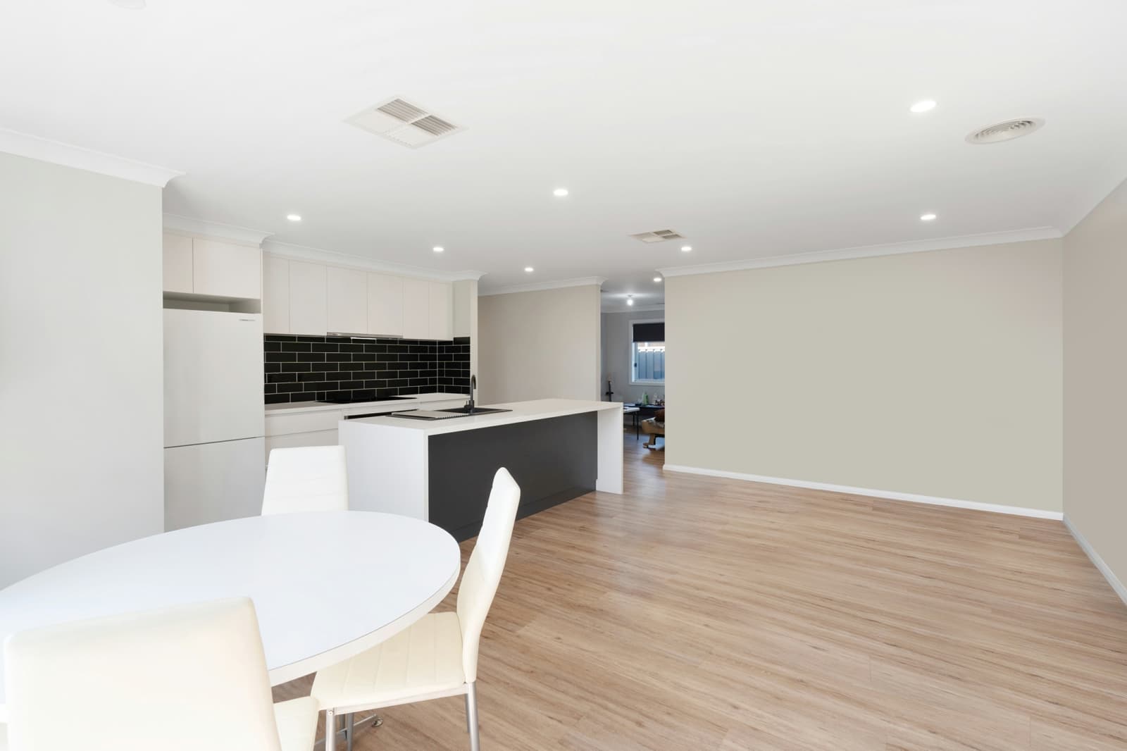 6 Hilton Place, Junee - Thumbnail 2