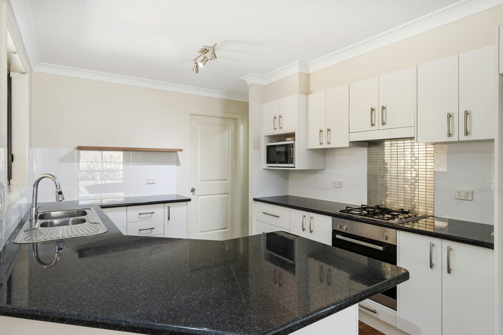 31 Pippin Way,Orange, Orange - Thumbnail 3