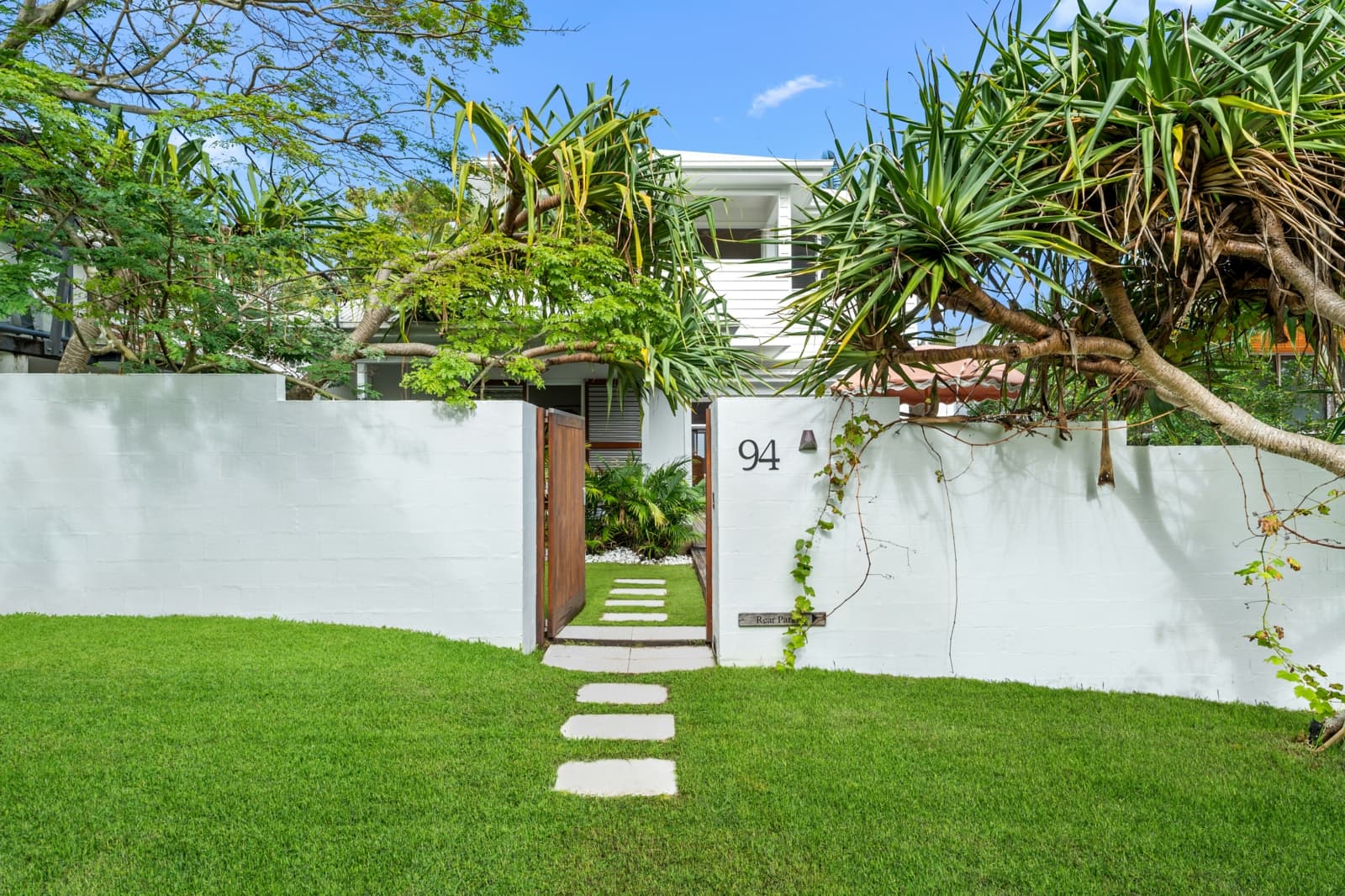 94 Lawson Street,Byron Bay, Byron Bay - Thumbnail 3