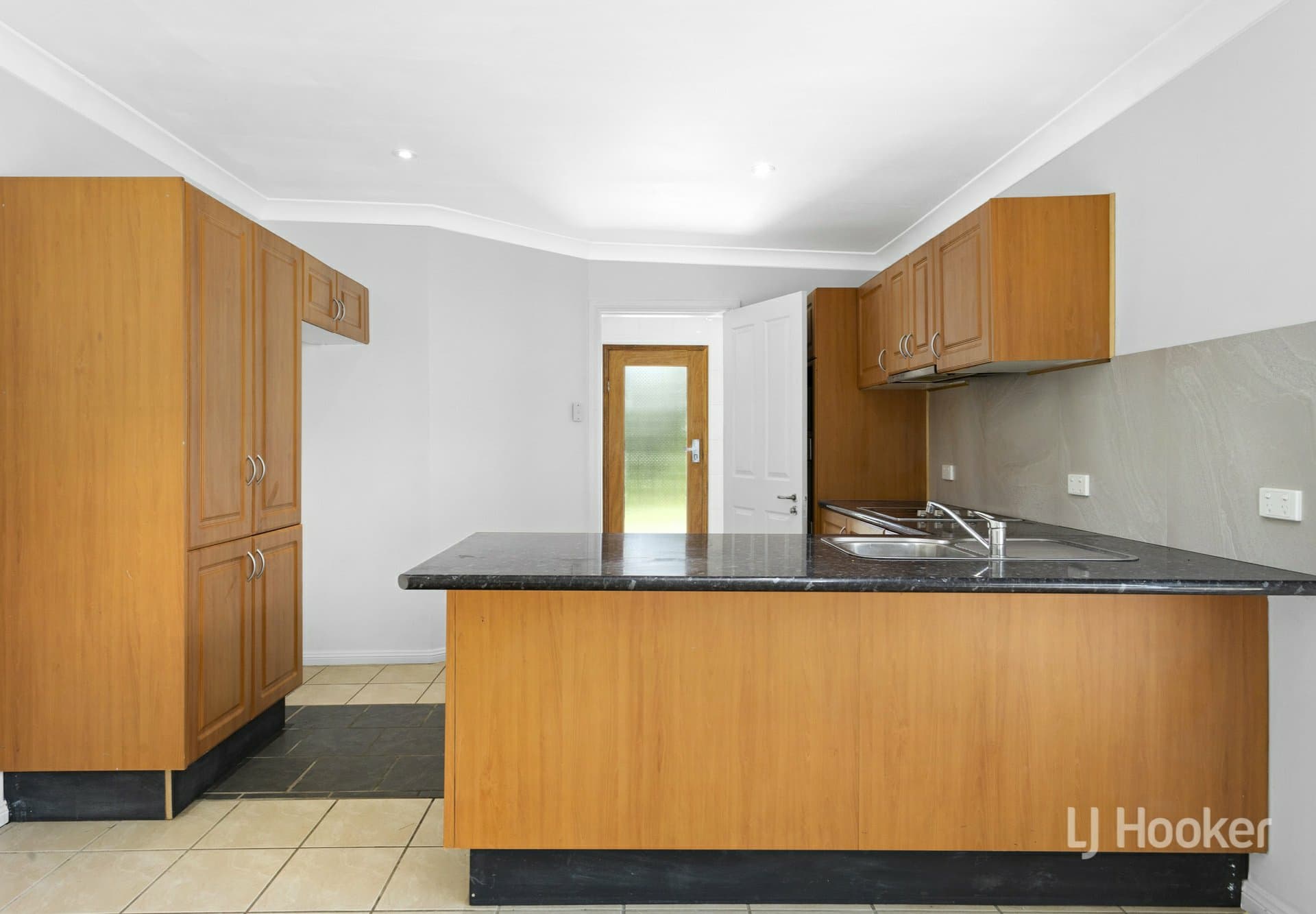 20-22 Douglas Park Drive, Wilton, Wilton - Thumbnail 8