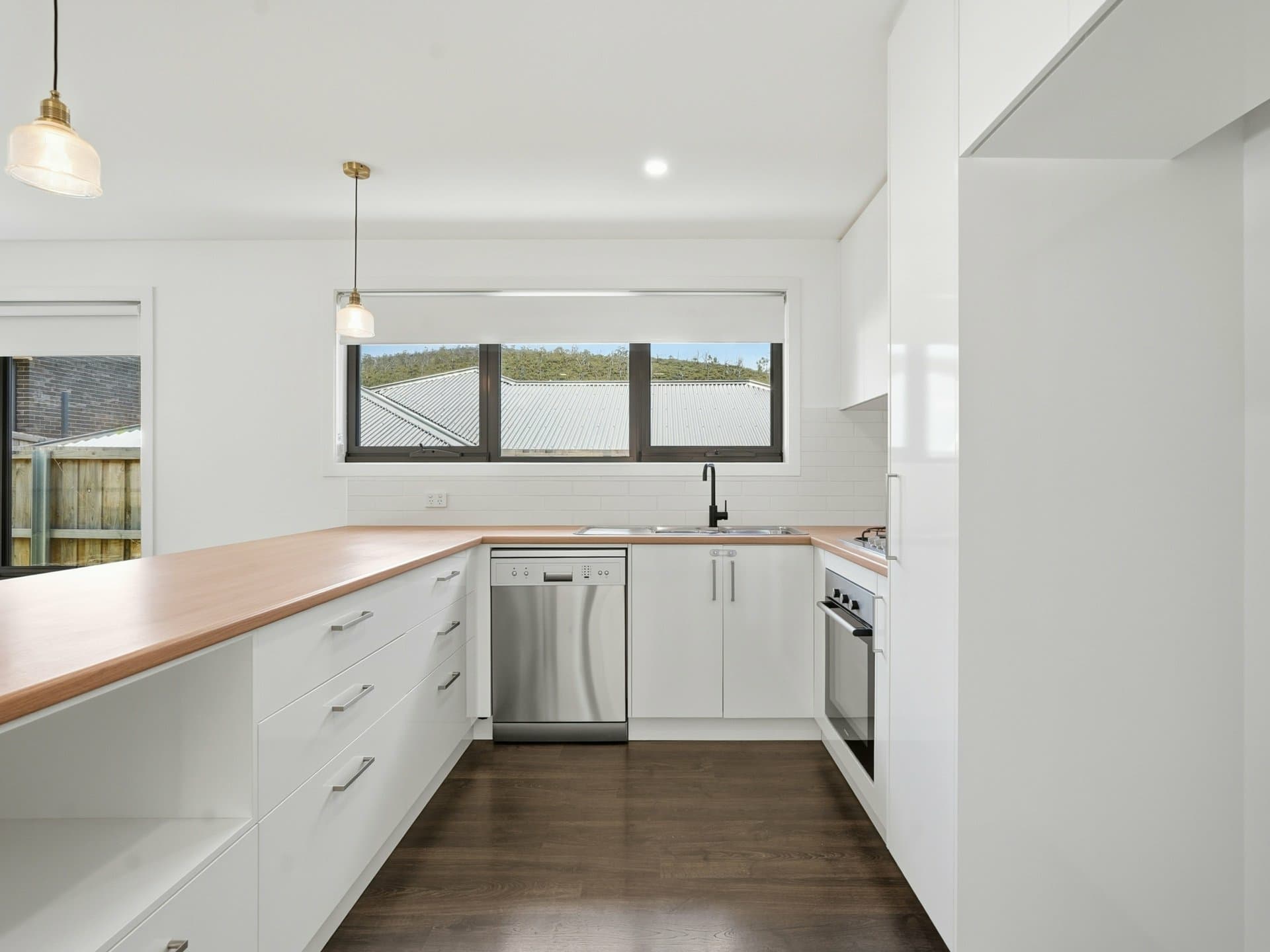 Villa 2/4 Pauls Road, Lindisfarne, Lindisfarne - Thumbnail 3