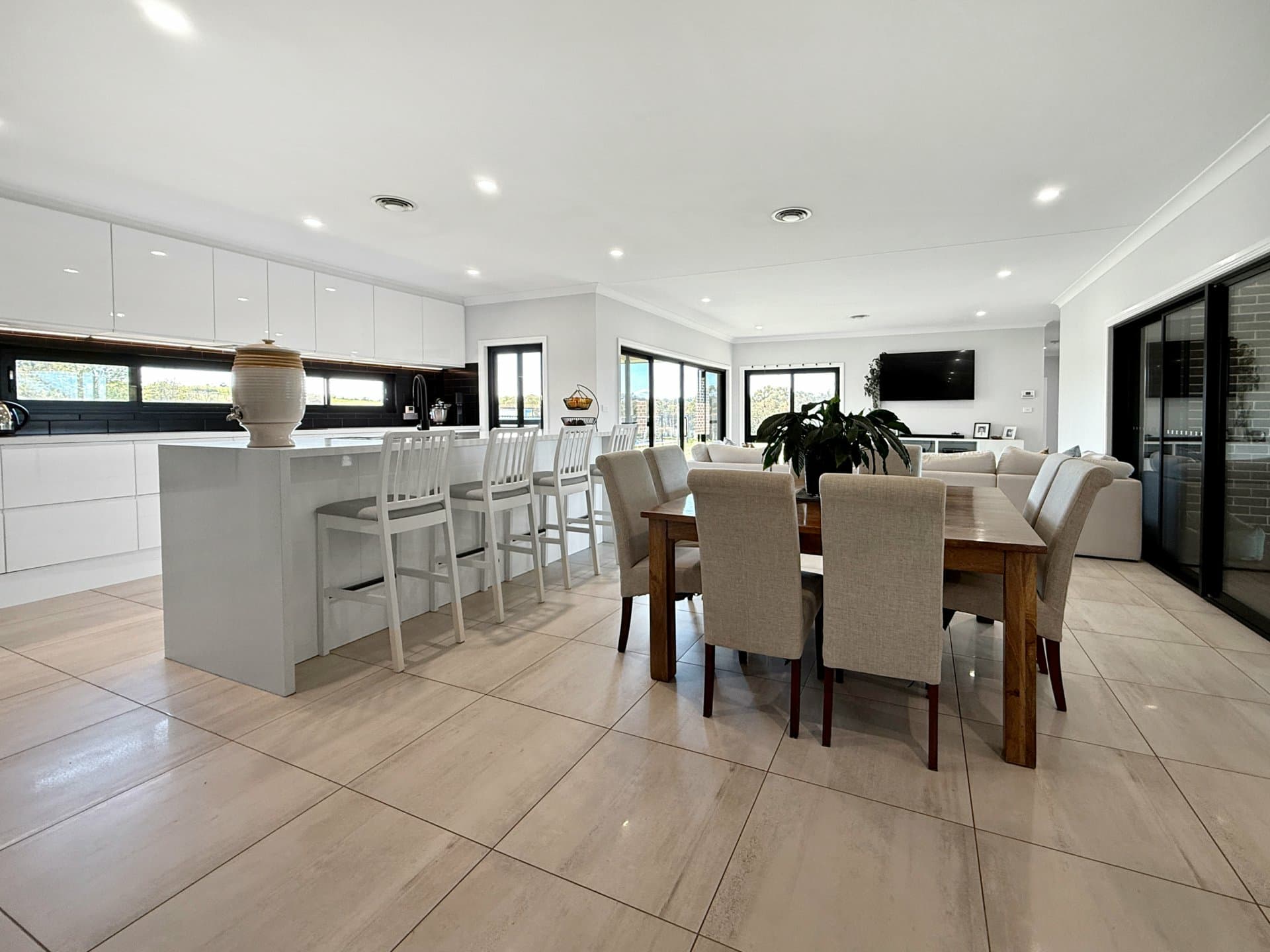 120 Commons Road, Young, Young - Thumbnail 7