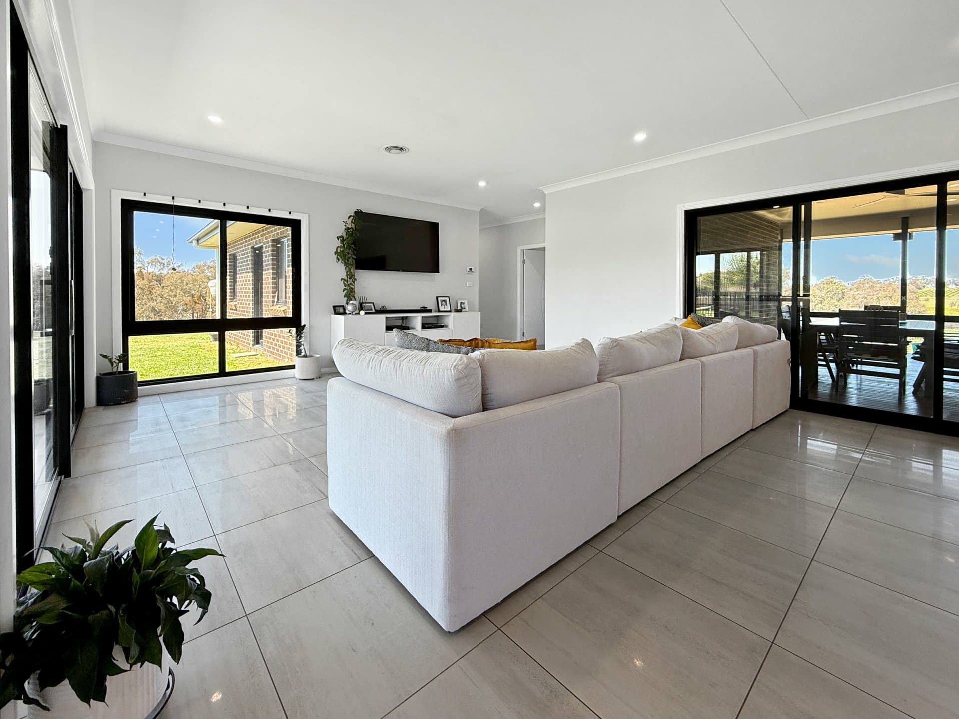 120 Commons Road, Young, Young - Thumbnail 8