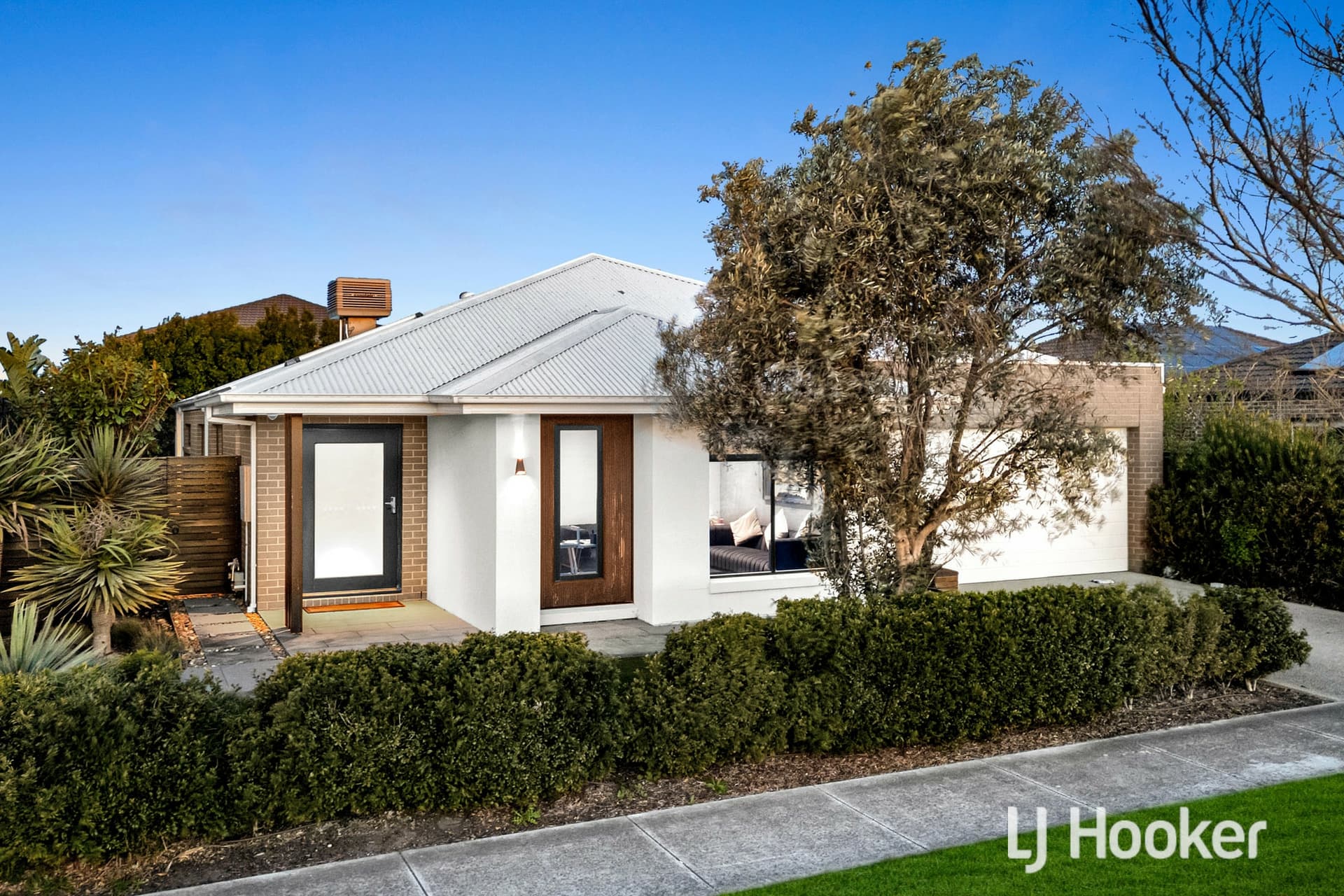 10 Moxham Drive, Clyde North, Clyde North - Image 1