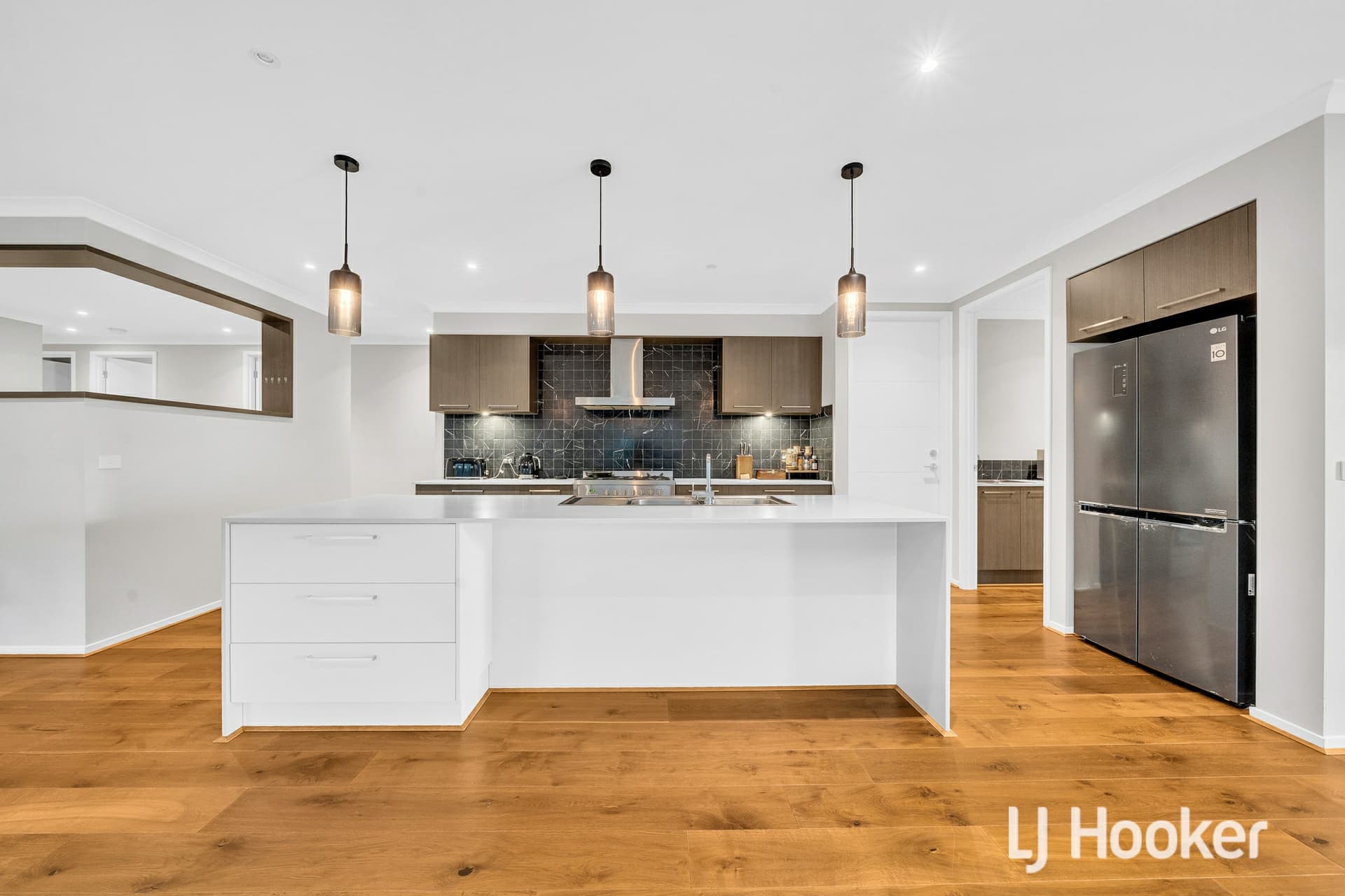 10 Moxham Drive, Clyde North, Clyde North - Thumbnail 4