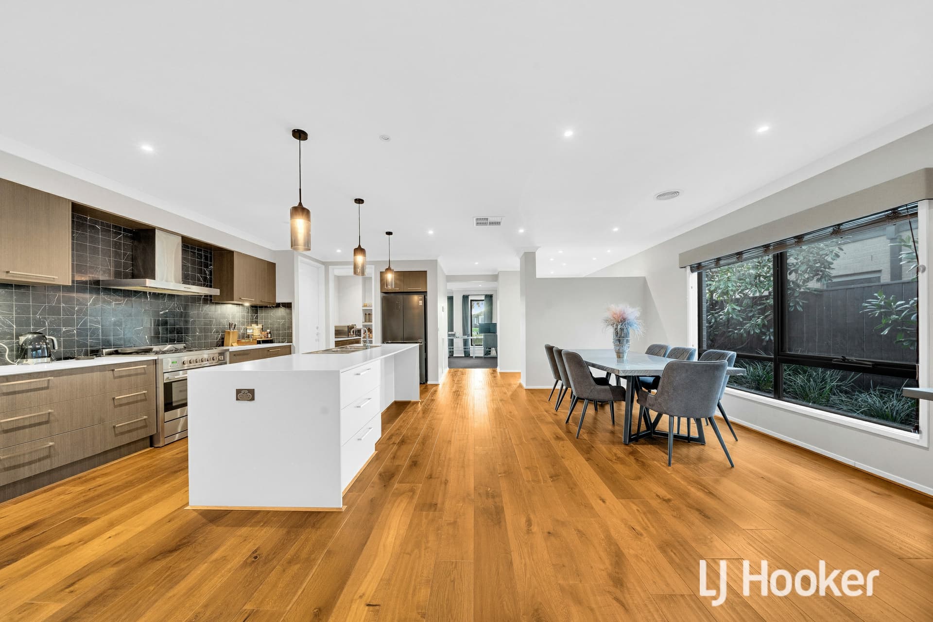10 Moxham Drive, Clyde North, Clyde North - Thumbnail 7