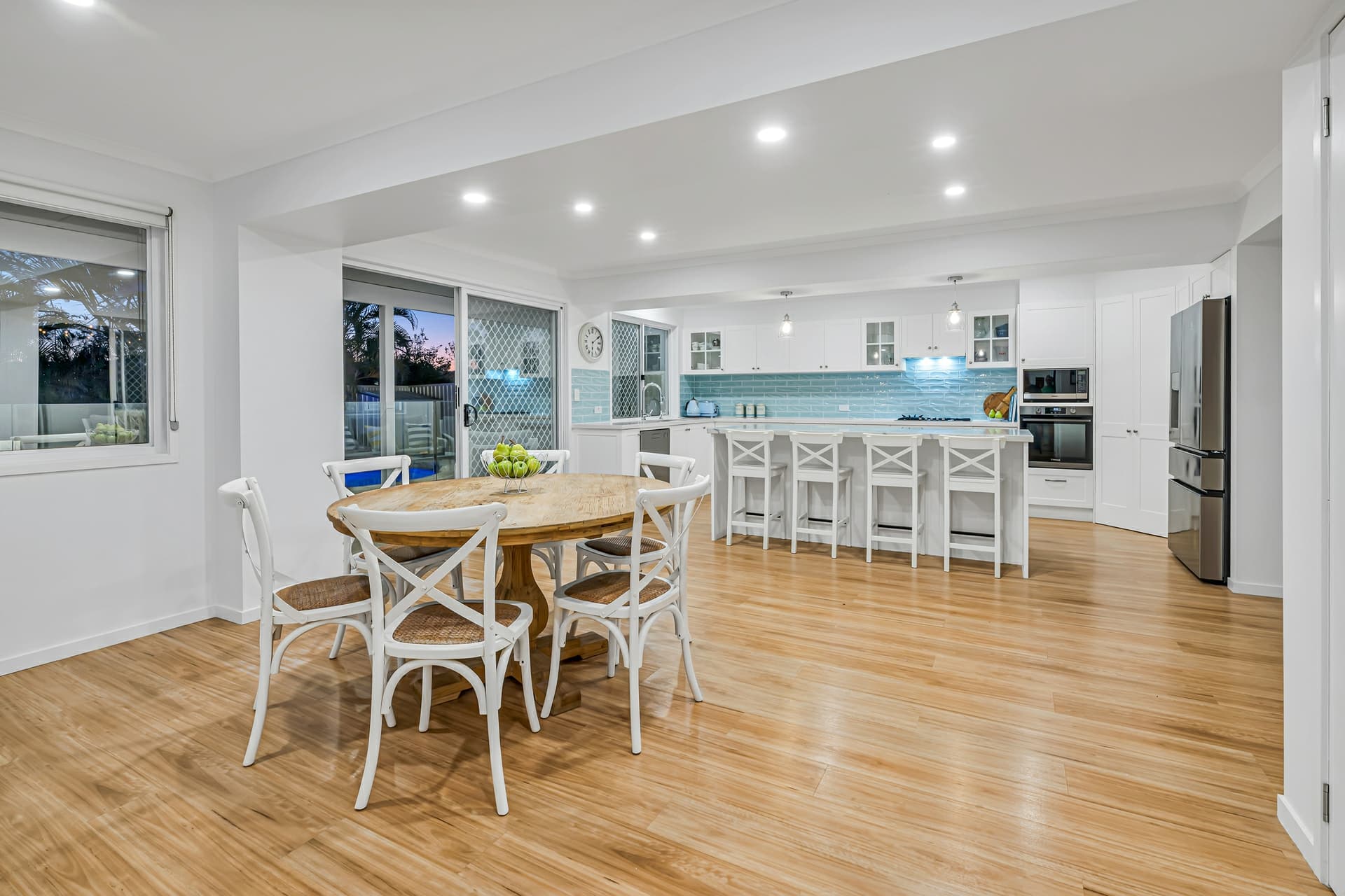 33 Lochinvar Court, Ashmore, Ashmore - Thumbnail 2