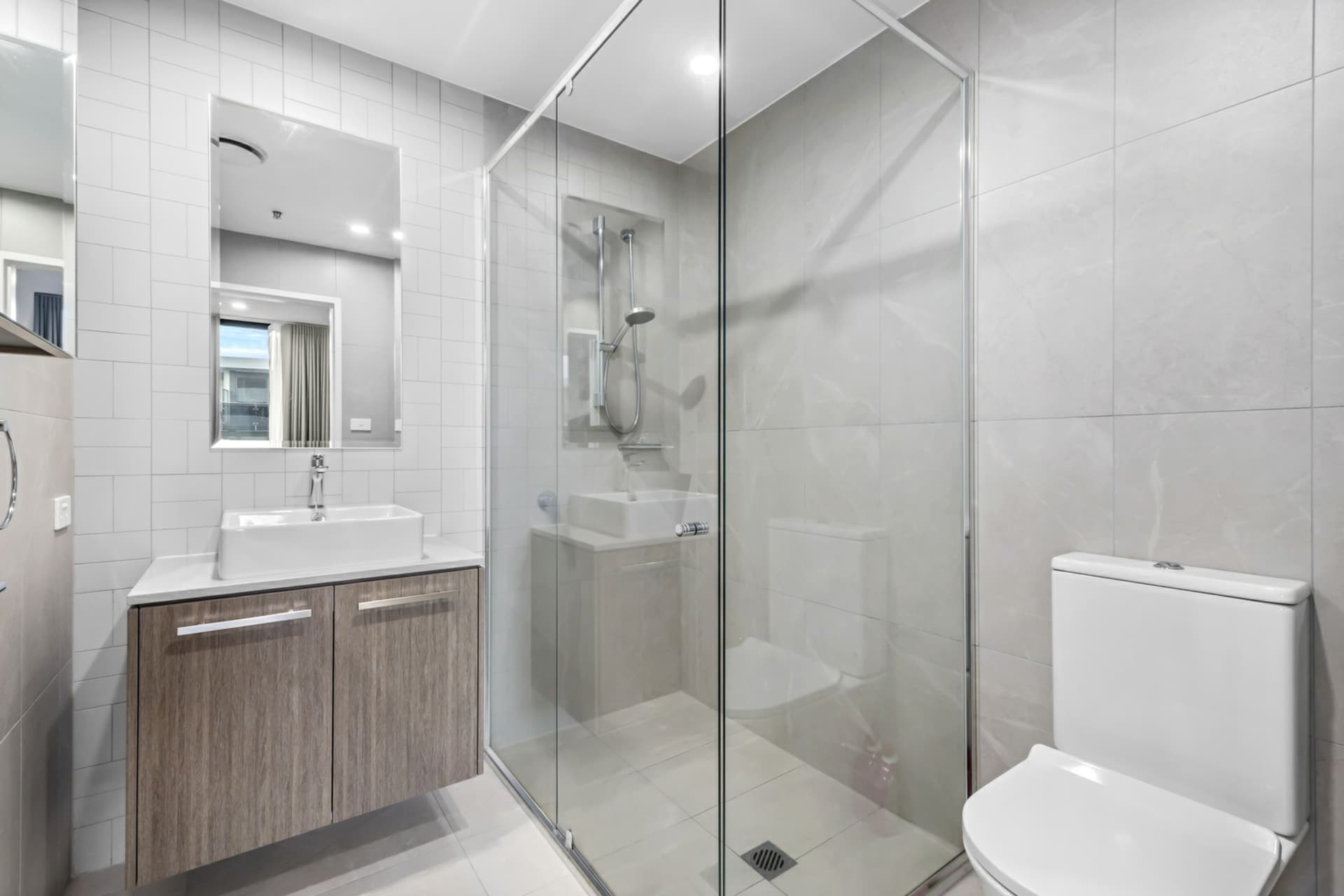 97/9 Irving Street, Phillip, Phillip - Thumbnail 4
