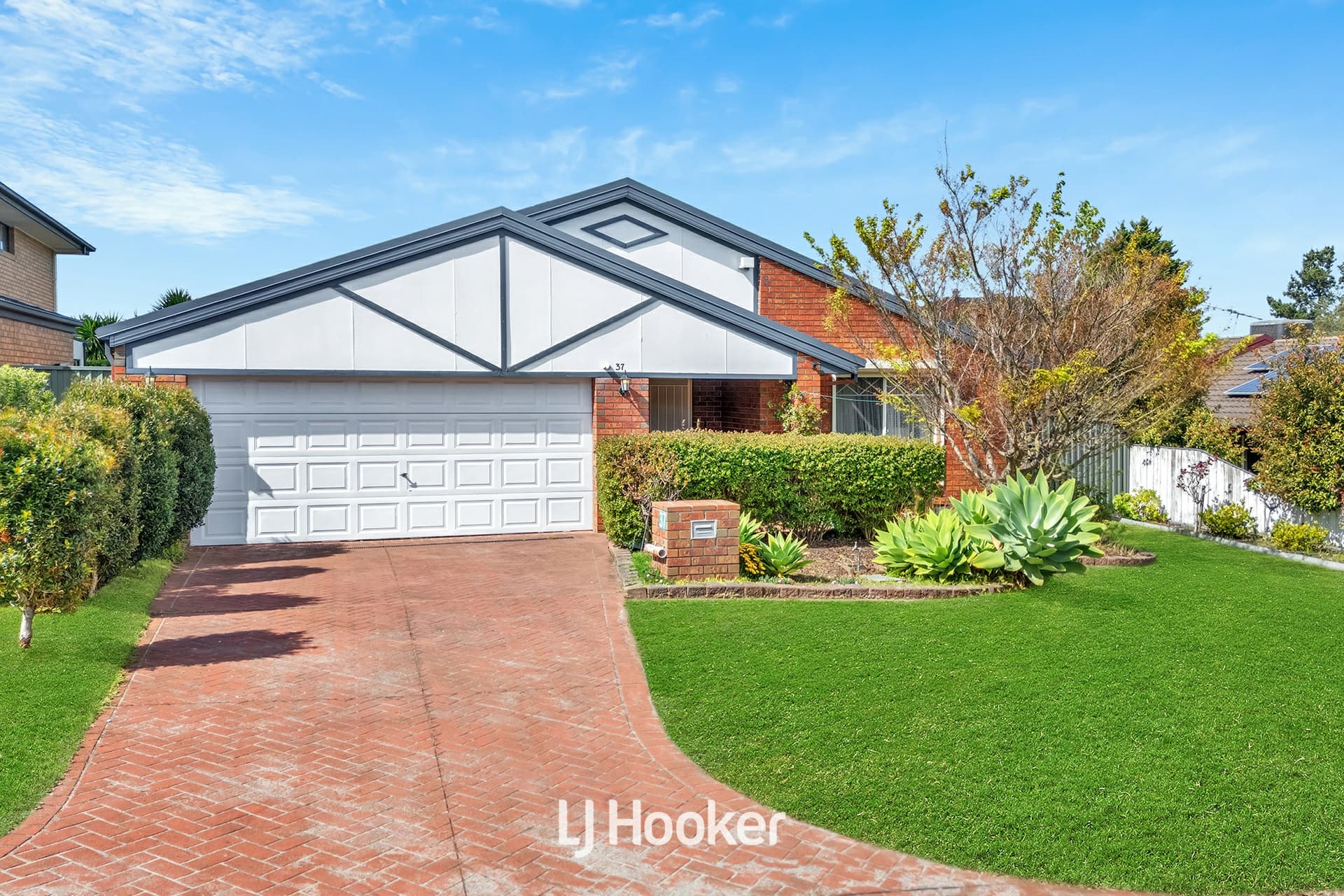 37 Lawson Way, Endeavour Hills, Endeavour Hills - Thumbnail 2