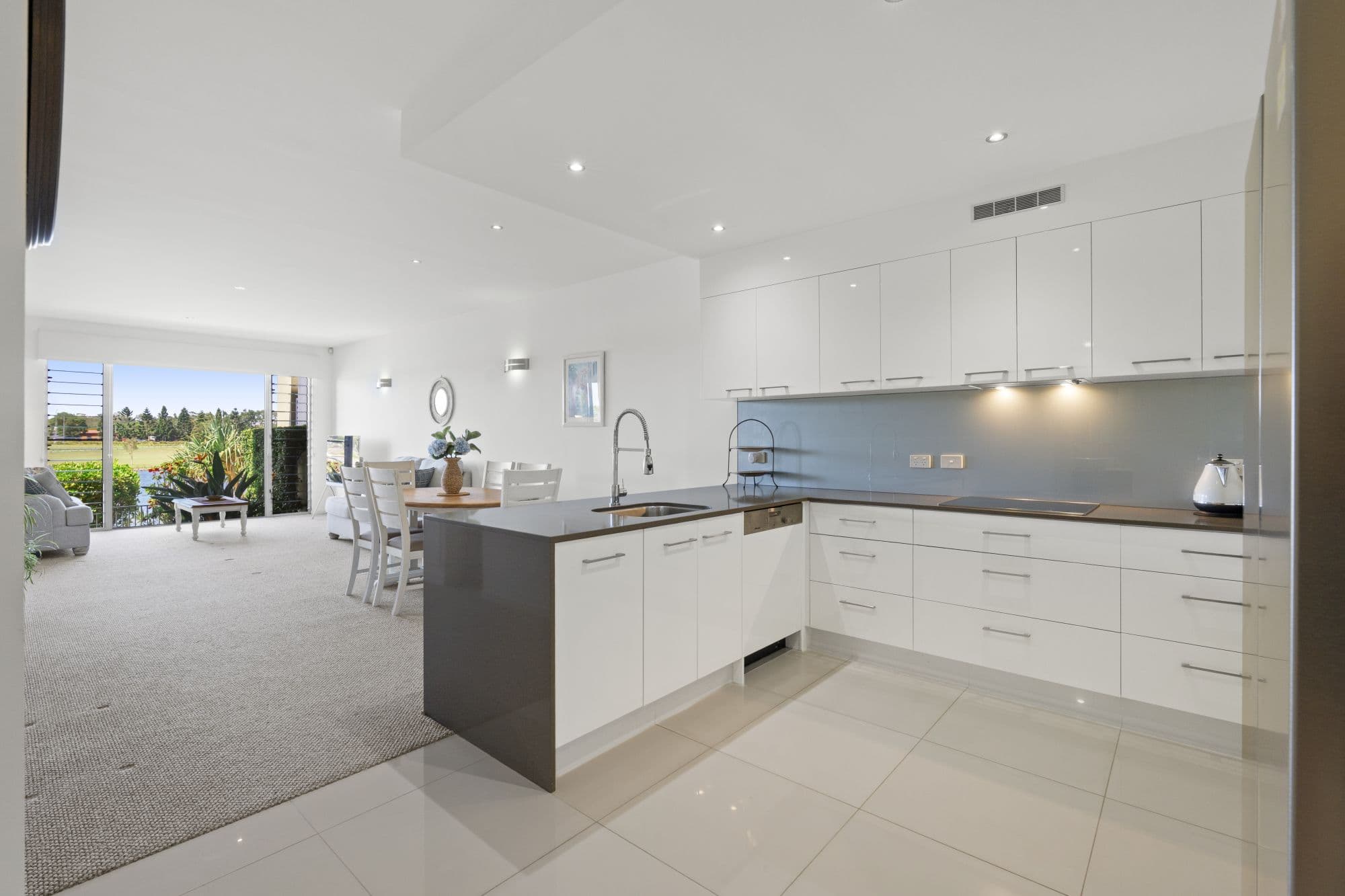 5055 Emerald Island Drive, Carrara QLD 4211, Carrara - Thumbnail 2