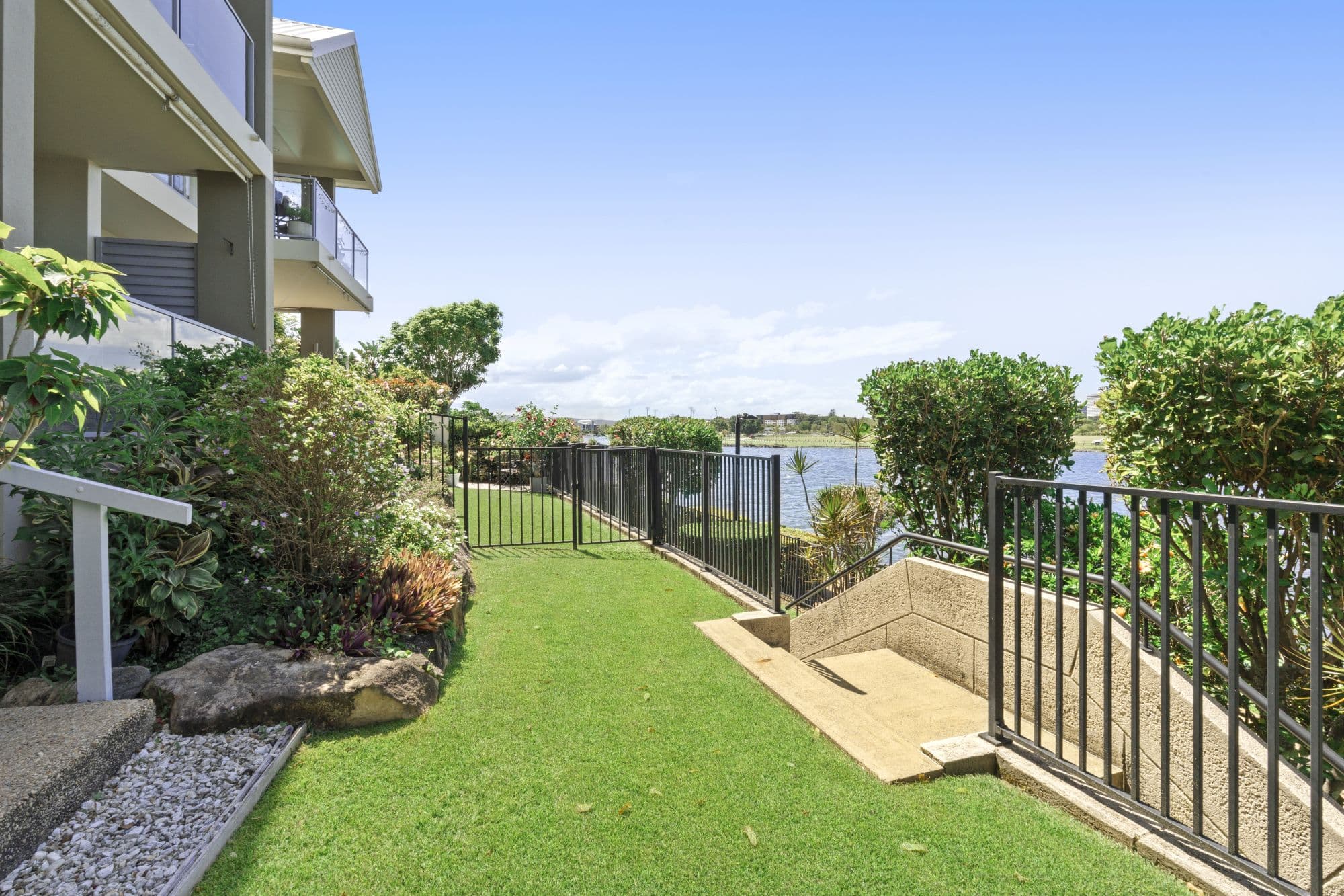 5055 Emerald Island Drive, Carrara QLD 4211, Carrara - Thumbnail 4