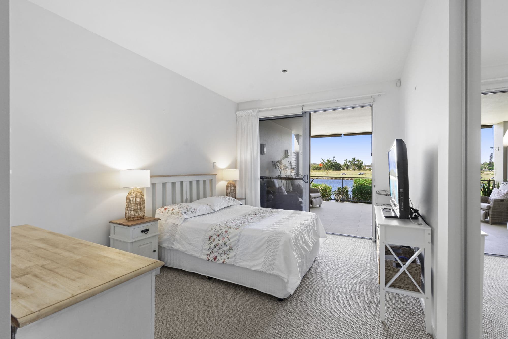 5055 Emerald Island Drive, Carrara QLD 4211, Carrara - Thumbnail 7