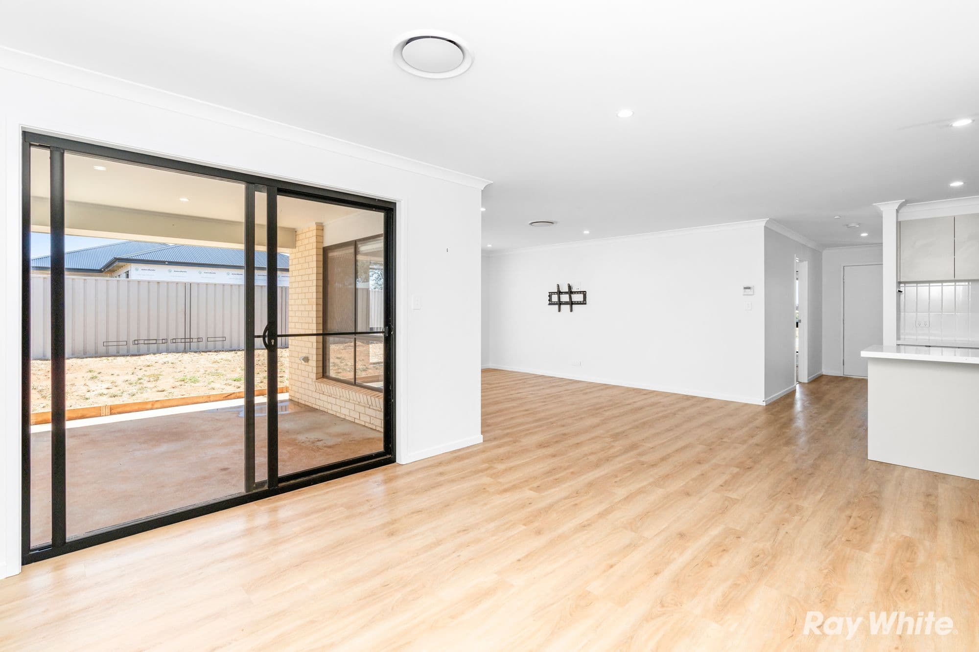 85 Devlin Street, Coolamon NSW 2701, Coolamon - Thumbnail 7
