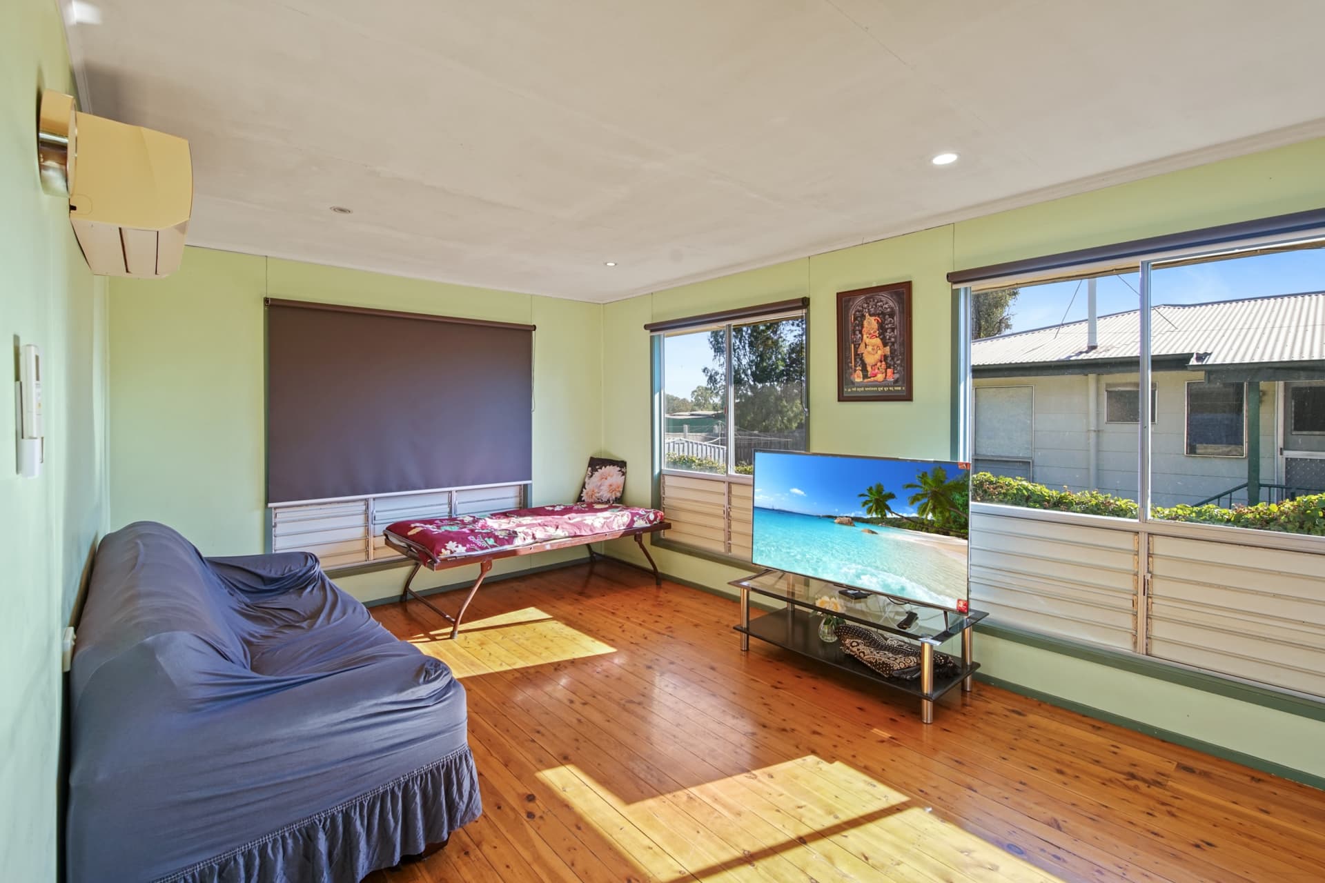 12 Munro Street, Moranbah, Moranbah - Thumbnail 2
