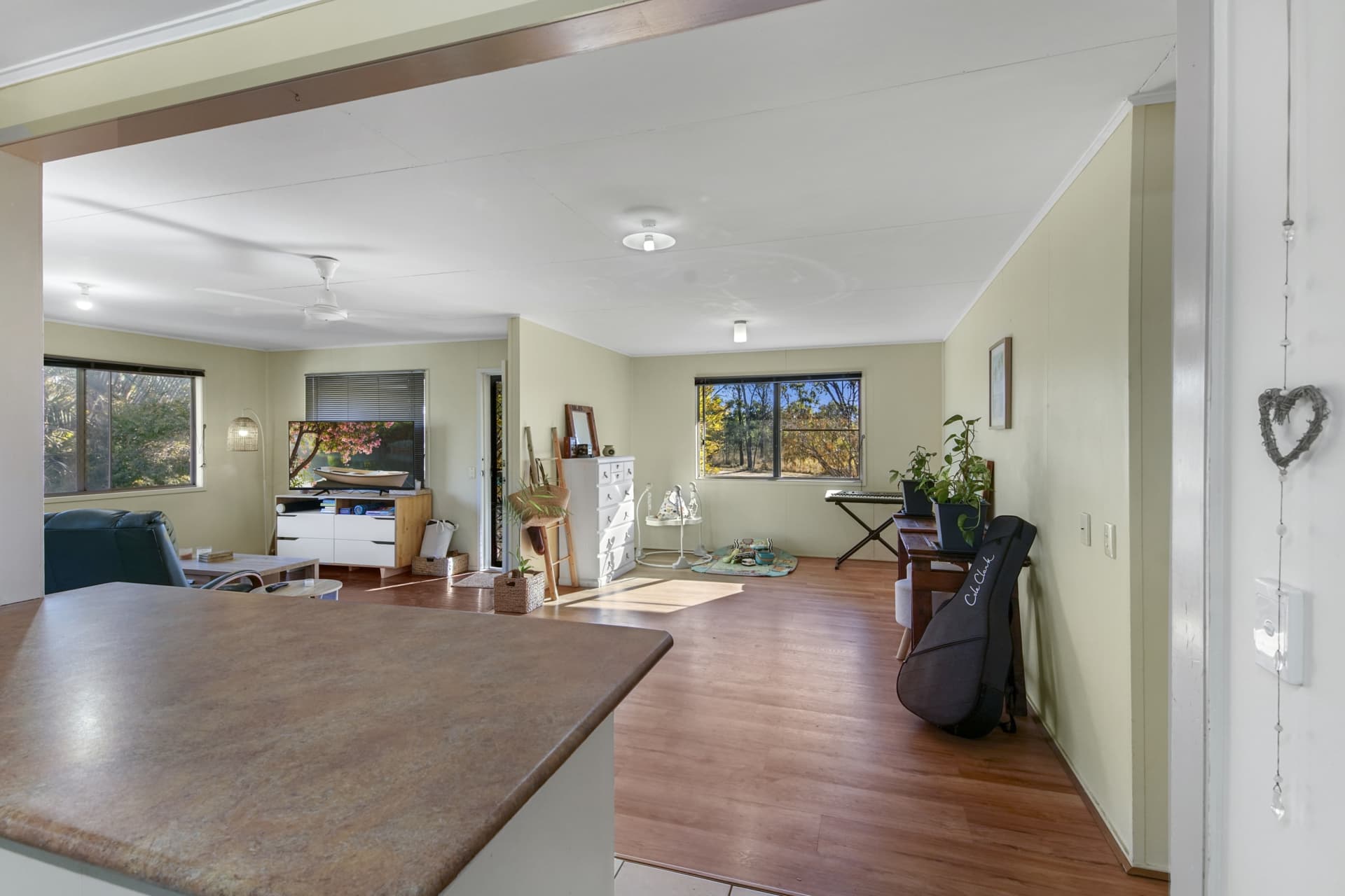 2 Spring Crescent, Dysart, Dysart - Thumbnail 2