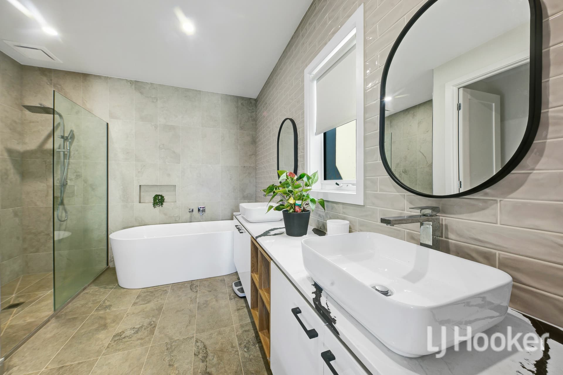 27 Wills Road, Melton South, Melton South - Thumbnail 2
