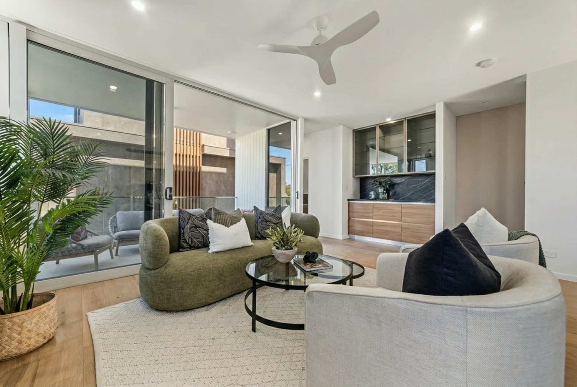 10 Abalone Avenue, Paradise Point, Paradise Point - Thumbnail 2