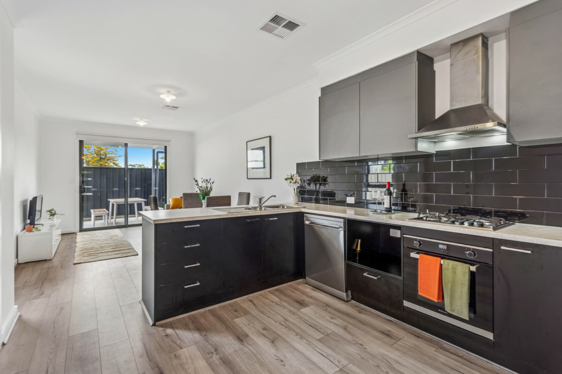 1/6 Britten Avenue, Modbury, Modbury - Thumbnail 2