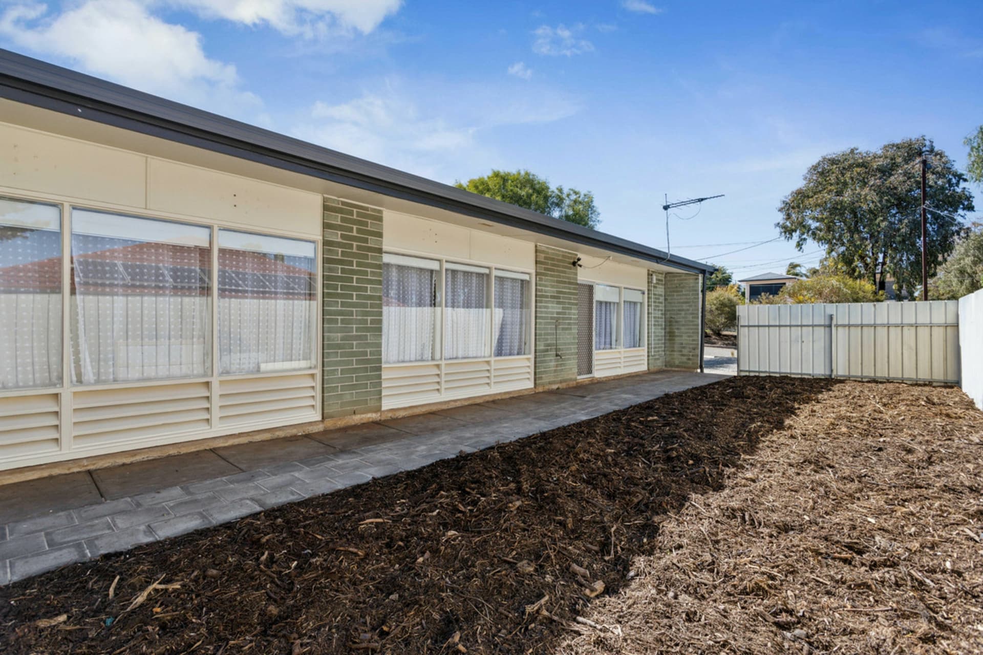 Units 1-2/95 Nelson Road, Valley View, Valley View - Thumbnail 3
