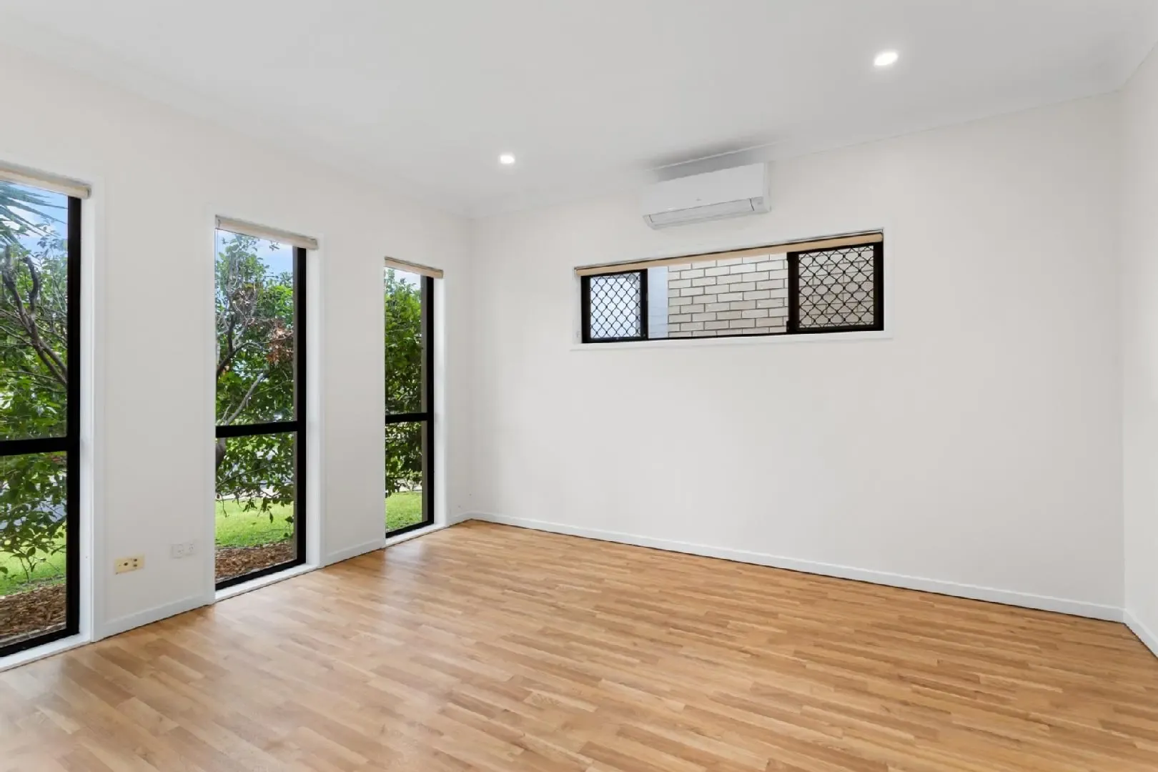 7 Rawlins Crescent, North Lakes QLD 4509, North Lakes - Thumbnail 2