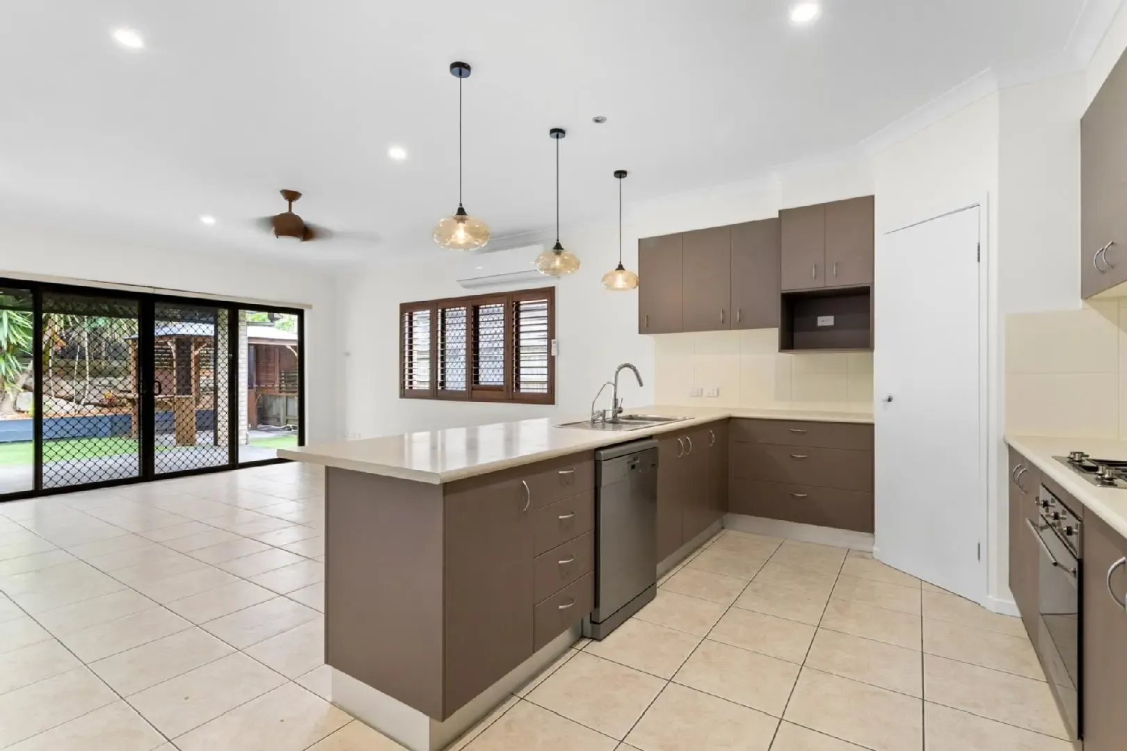 7 Rawlins Crescent, North Lakes QLD 4509, North Lakes - Thumbnail 3