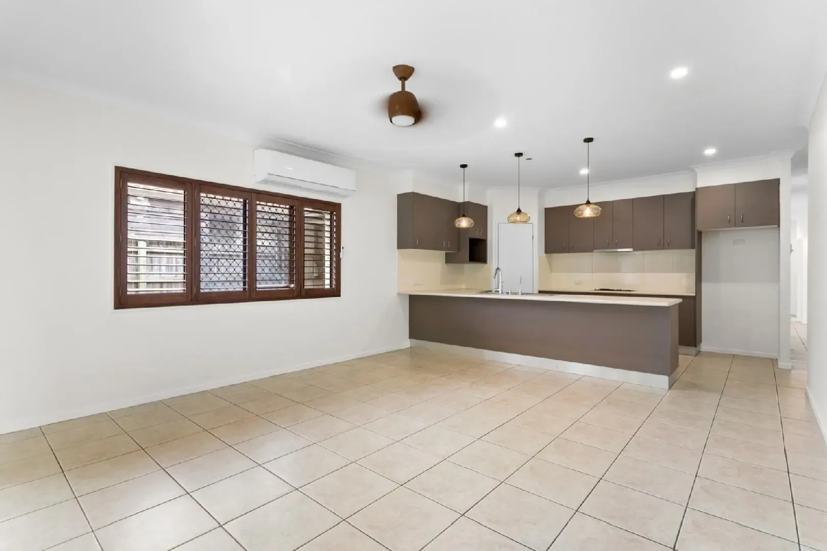 7 Rawlins Crescent, North Lakes QLD 4509, North Lakes - Thumbnail 4