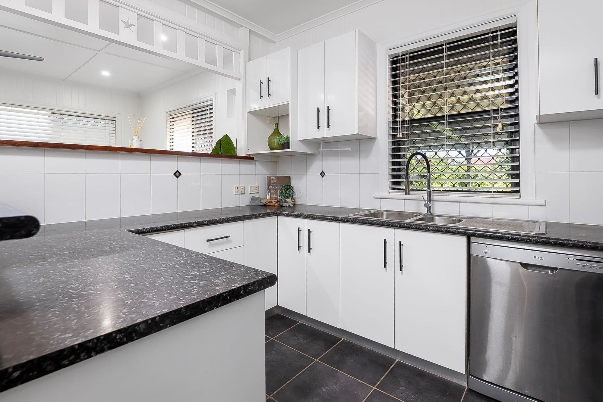 242 Warwick Road, Churchill QLD 4305, Churchill - Thumbnail 2
