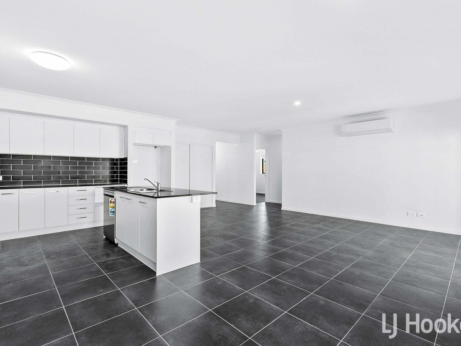 Unit 1/742A Kent Street, Maryborough, Maryborough - Thumbnail 5