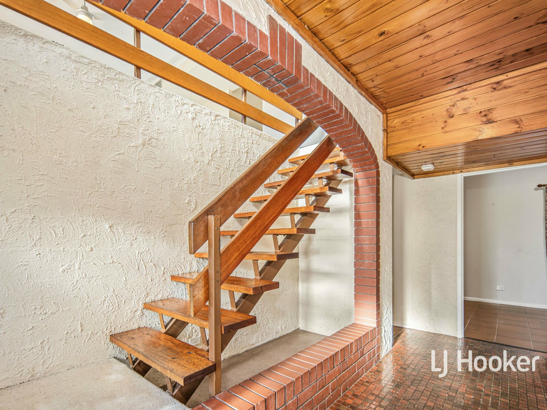 131 Woods Terrace, Braitling, Braitling - Thumbnail 2