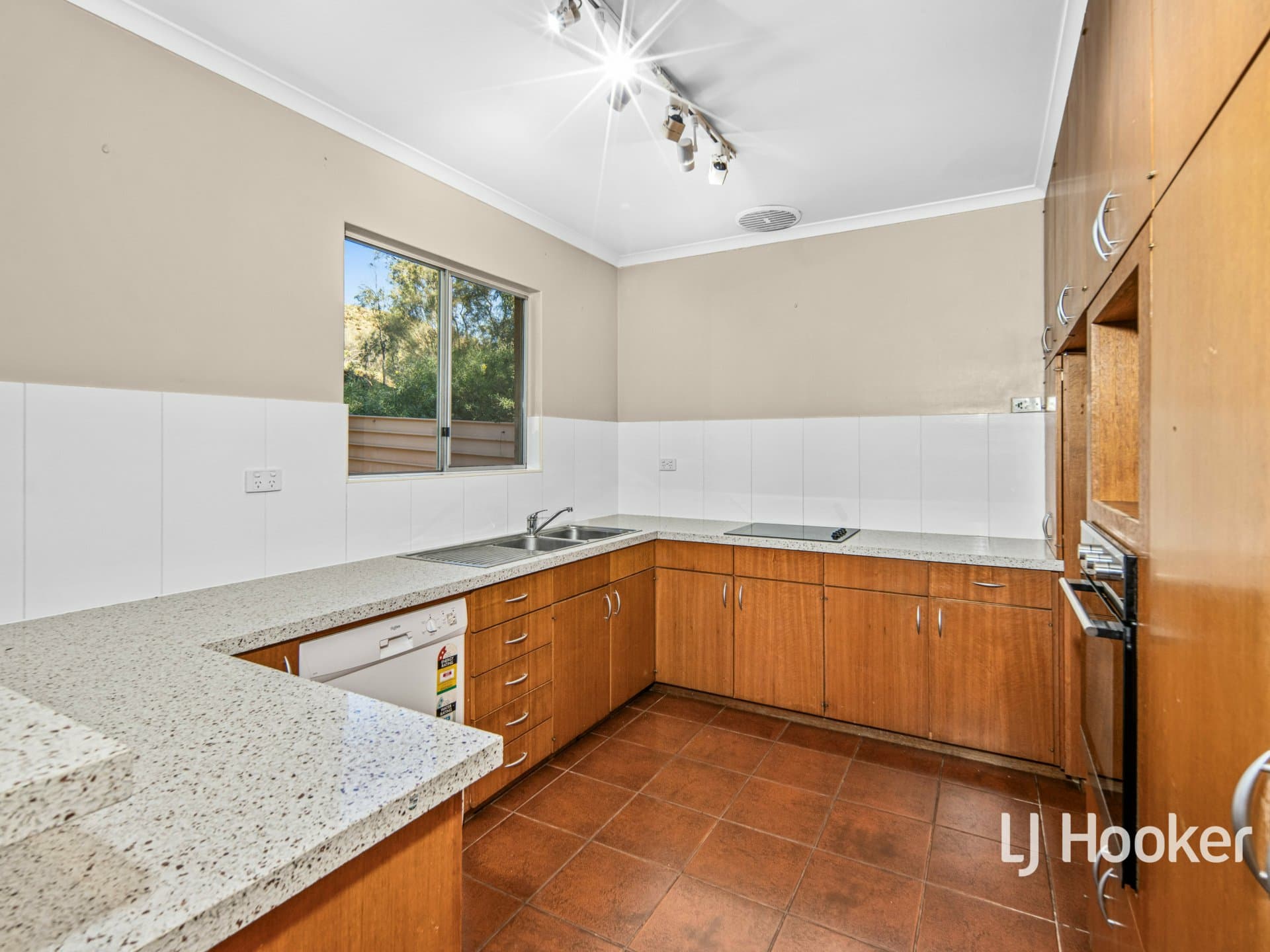 131 Woods Terrace, Braitling, Braitling - Thumbnail 6