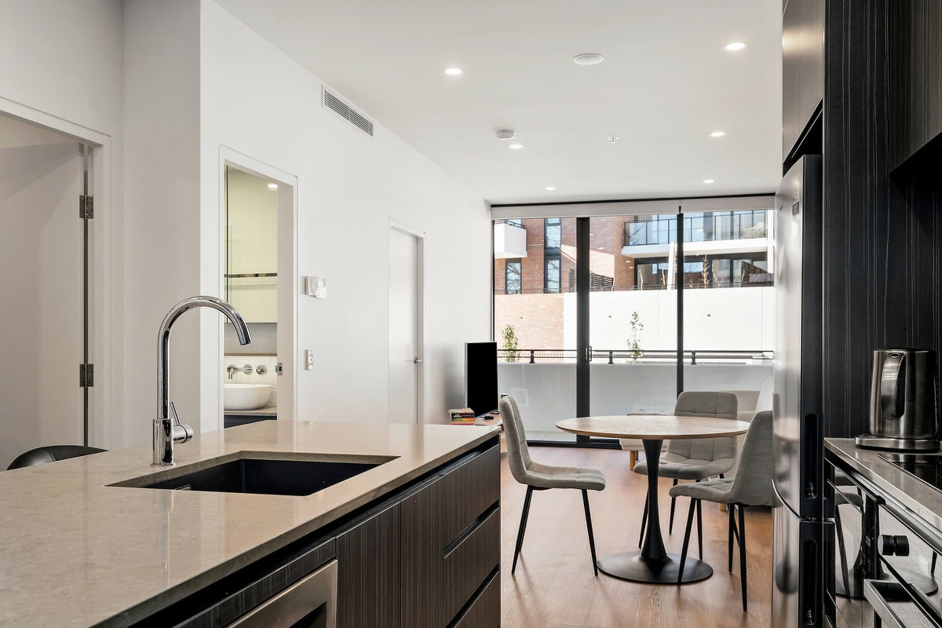 27/17 Captain Cook Crescent, Griffith, Griffith - Thumbnail 3