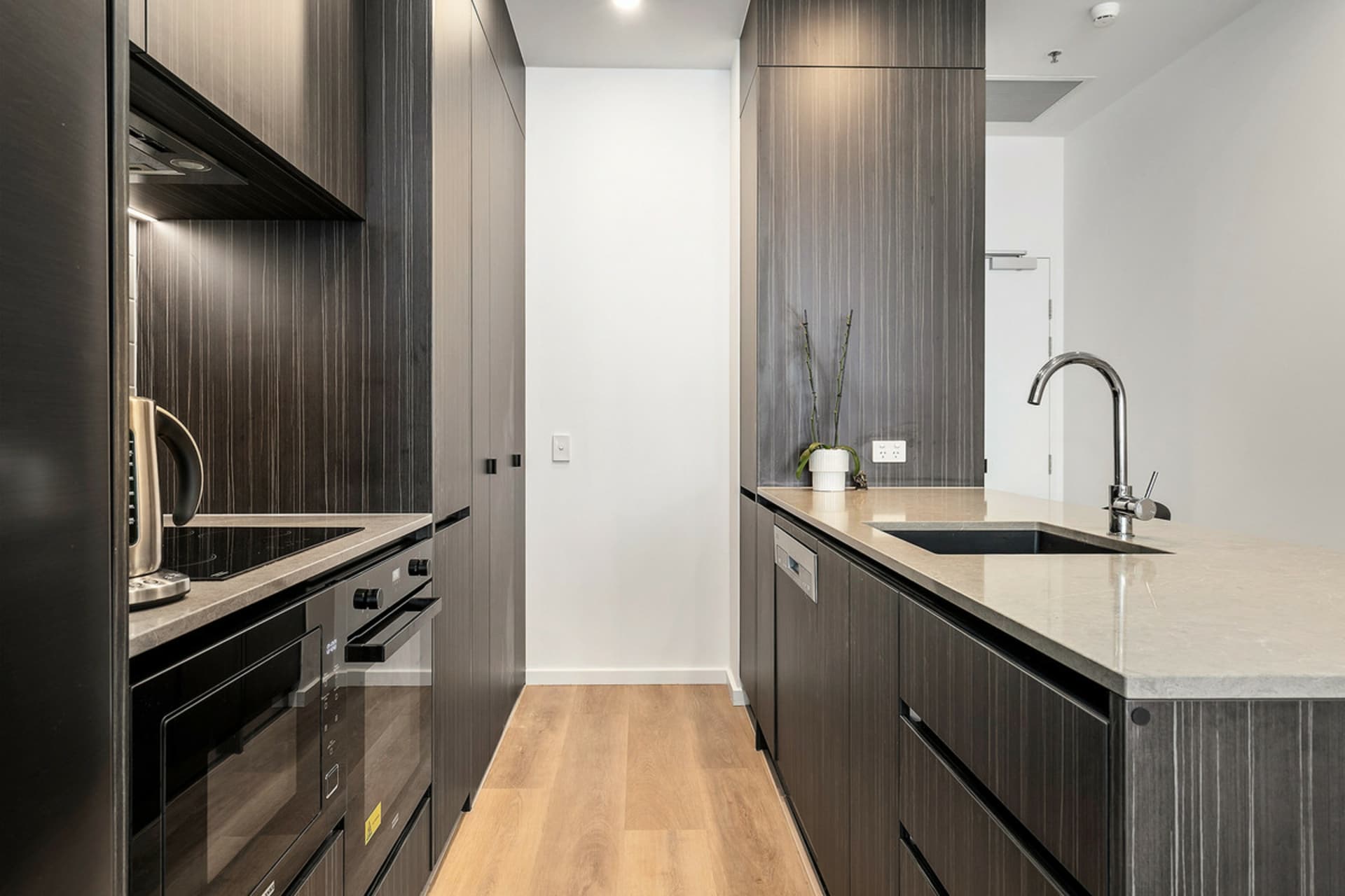 27/17 Captain Cook Crescent, Griffith, Griffith - Thumbnail 4