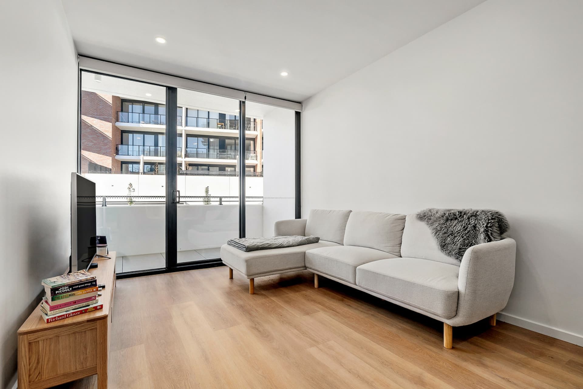 27/17 Captain Cook Crescent, Griffith, Griffith - Thumbnail 5