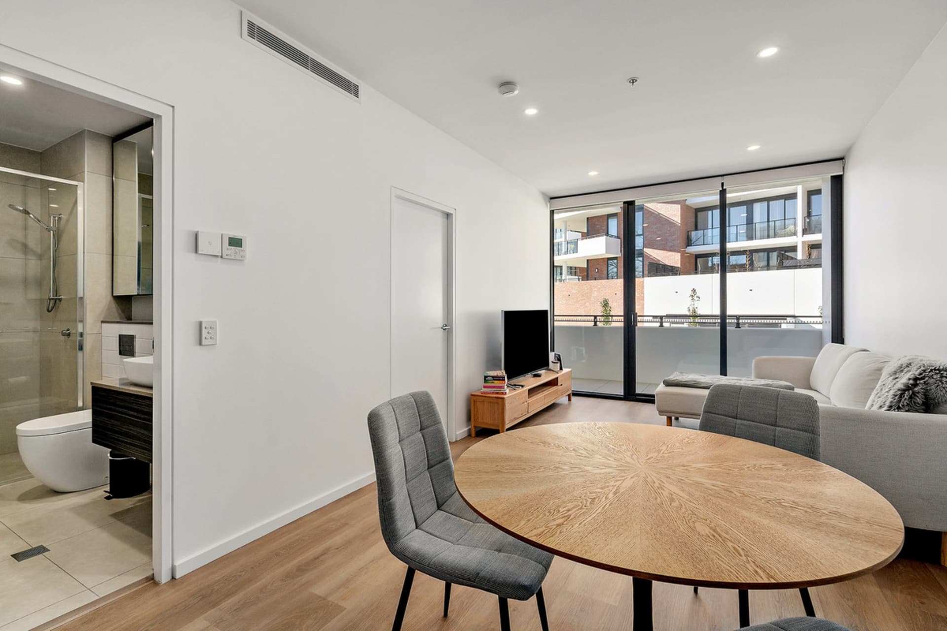 27/17 Captain Cook Crescent, Griffith, Griffith - Thumbnail 6
