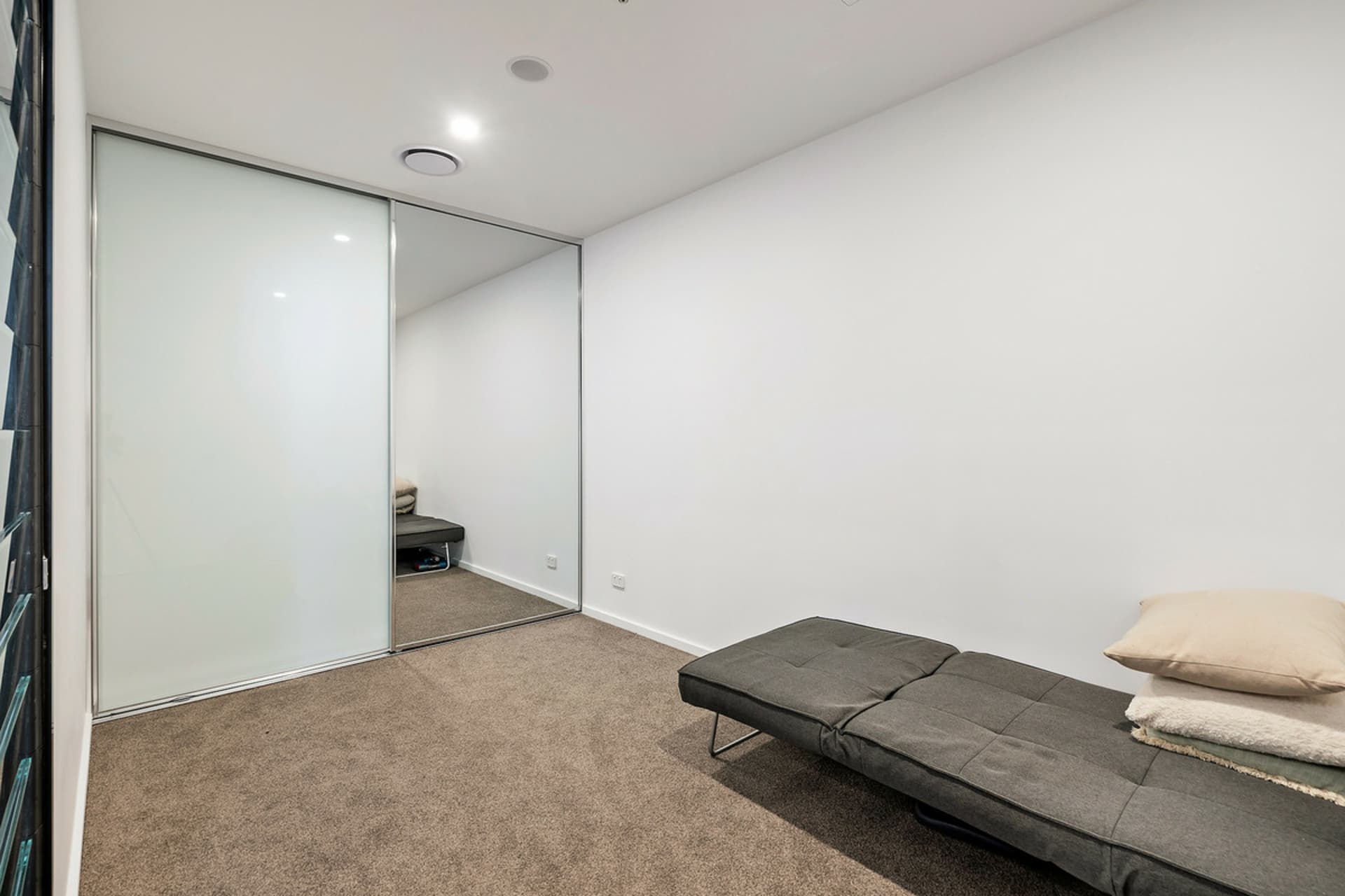 27/17 Captain Cook Crescent, Griffith, Griffith - Thumbnail 8