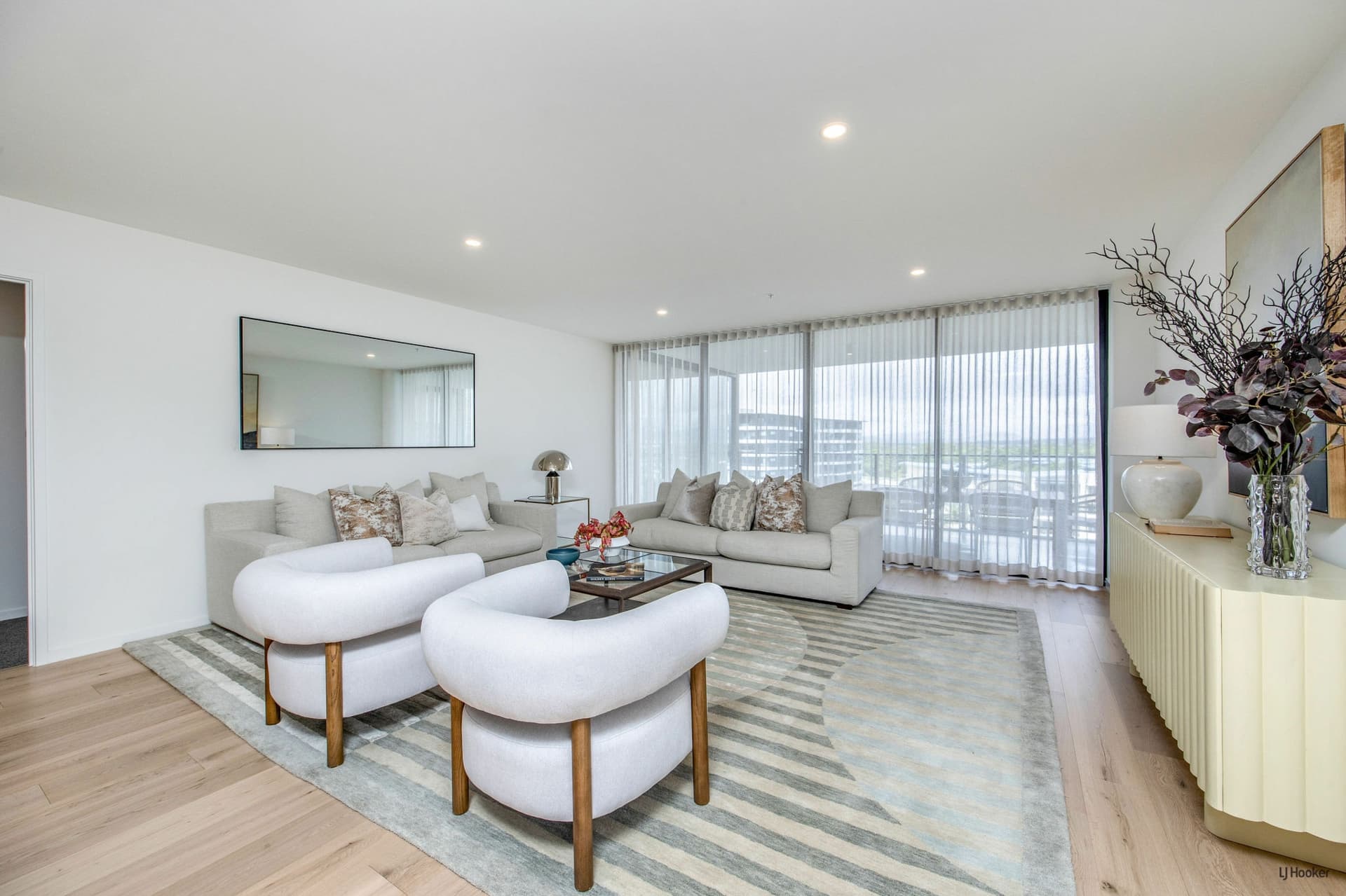 10-12 Sickle Avenue, Hope Island, Hope Island - Thumbnail 3