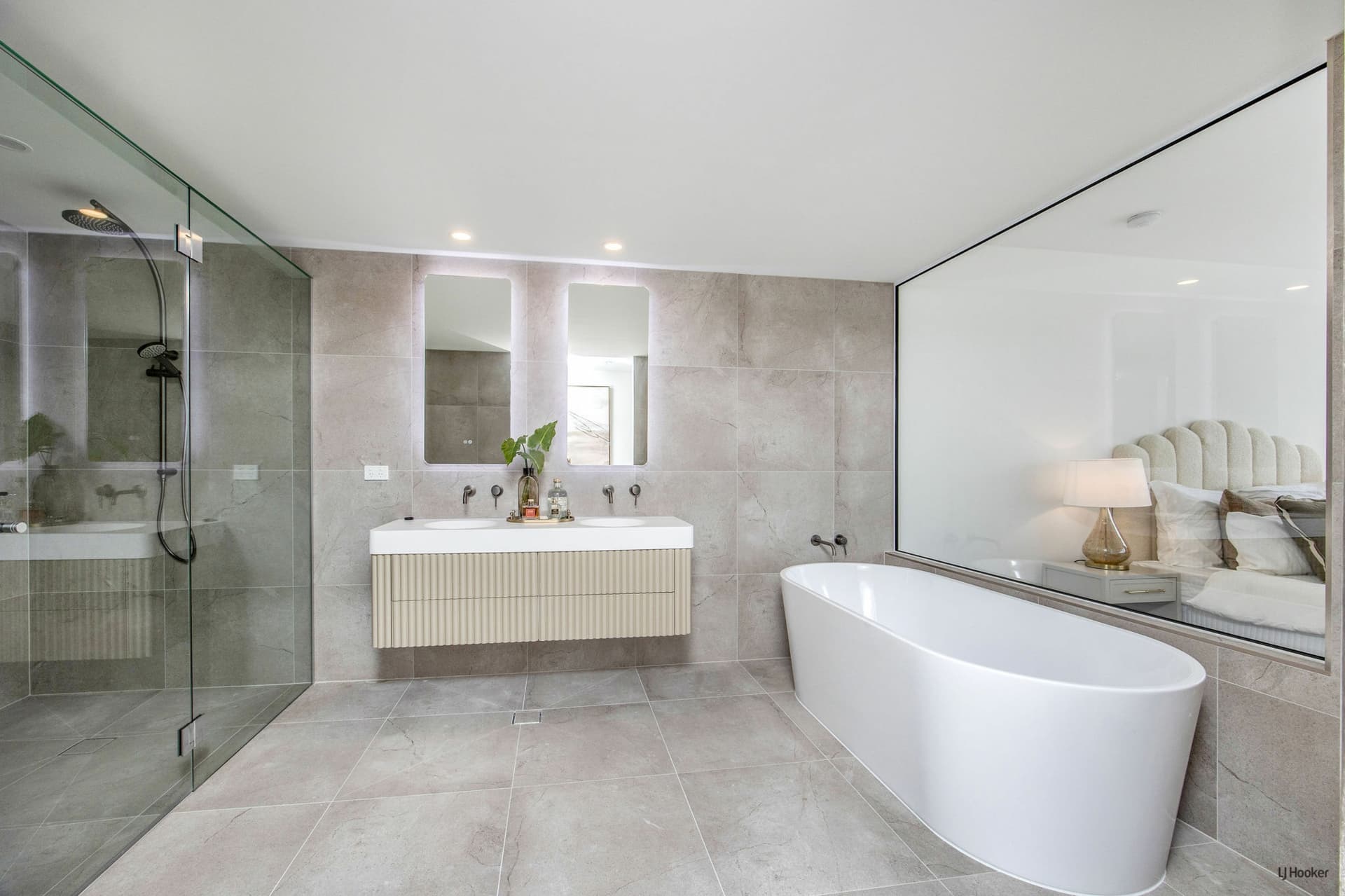 10-12 Sickle Avenue, Hope Island, Hope Island - Thumbnail 8
