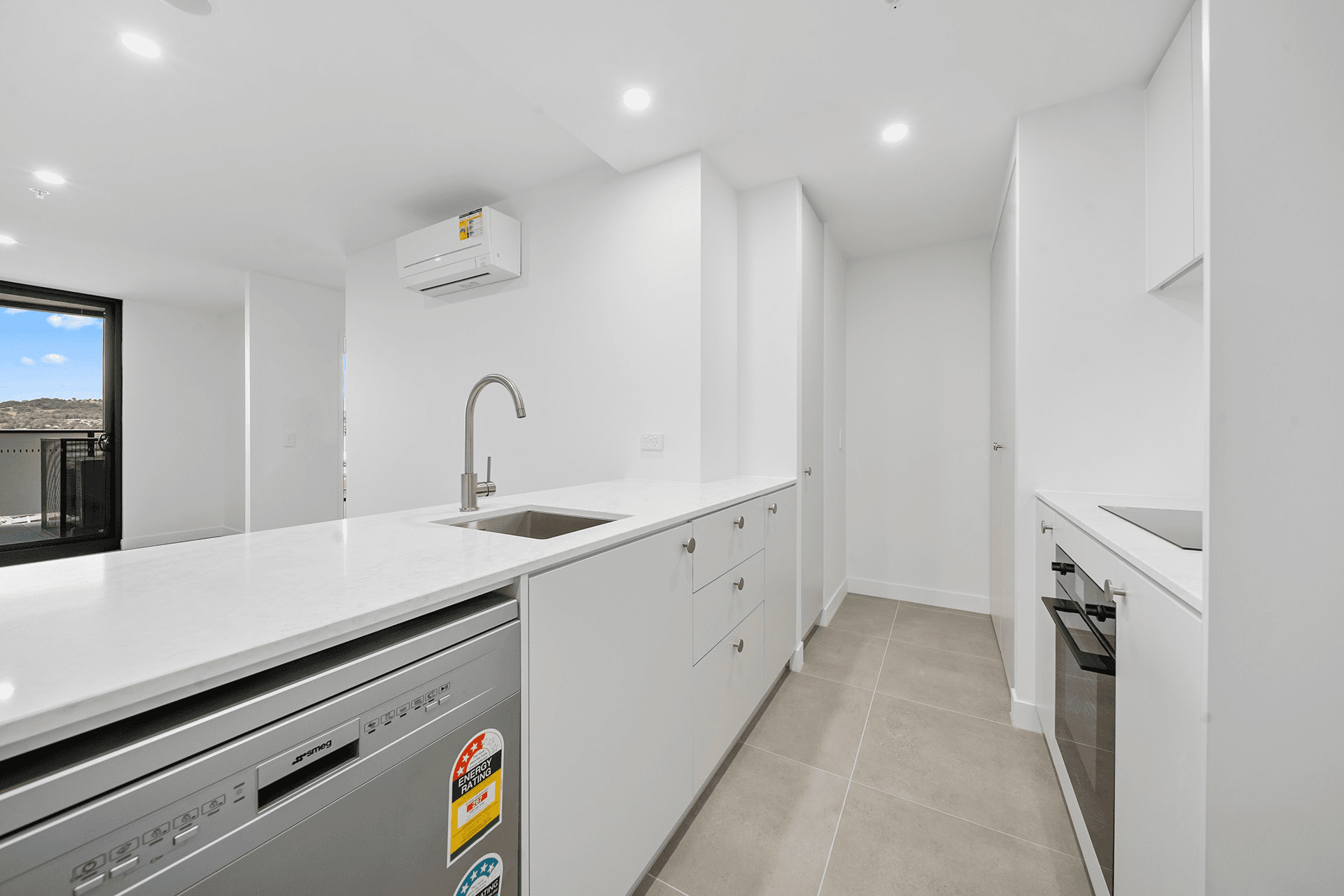 1412/2 Furzer Street, Phillip, Phillip - Thumbnail 4