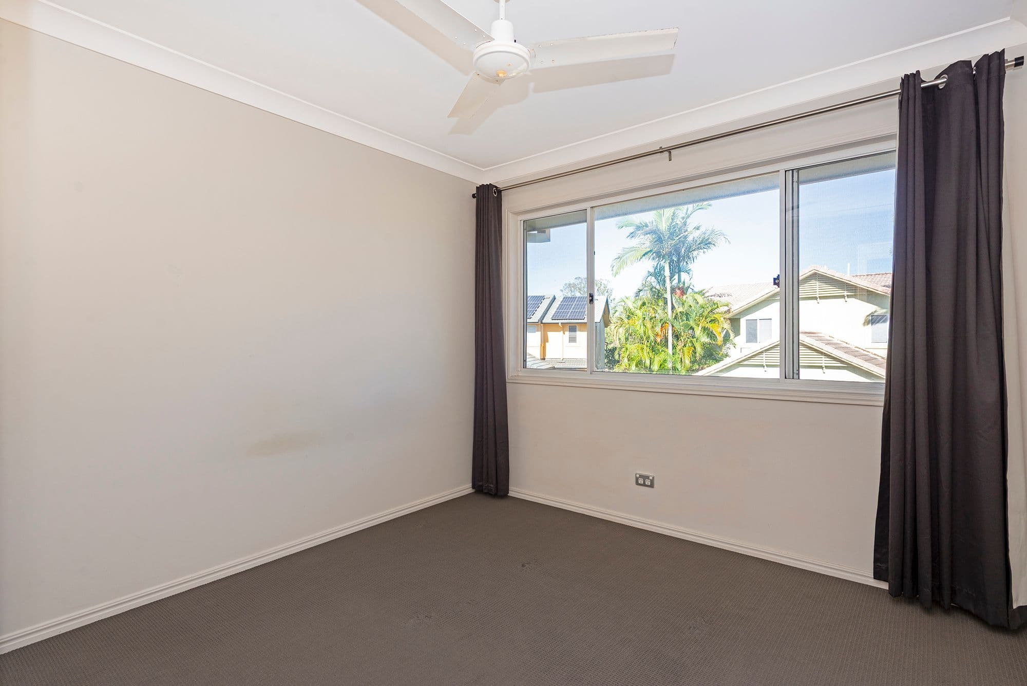 215 Cottesloe Drive, Mermaid Waters QLD 4218, Mermaid Waters - Thumbnail 5
