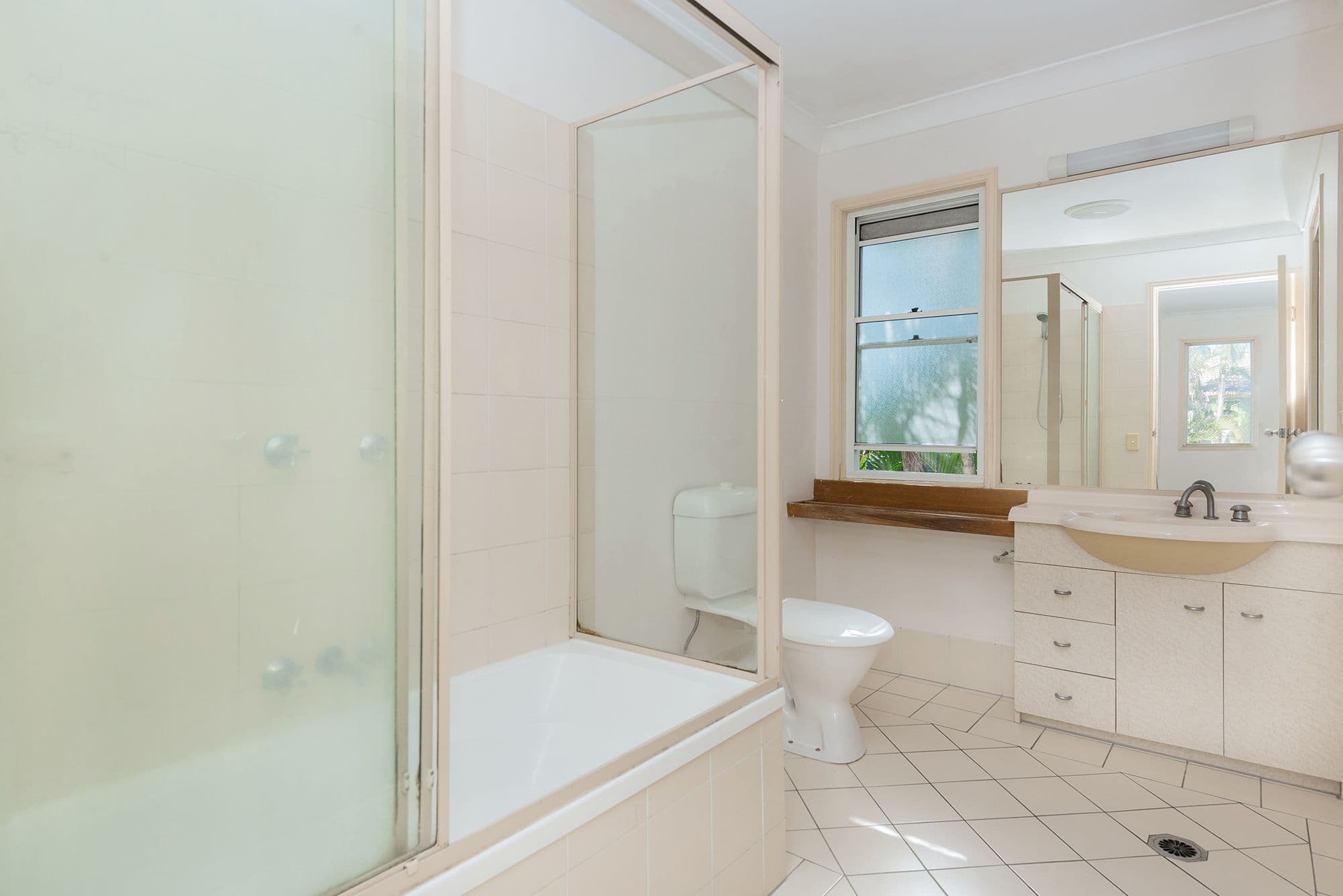 215 Cottesloe Drive, Mermaid Waters QLD 4218, Mermaid Waters - Thumbnail 6