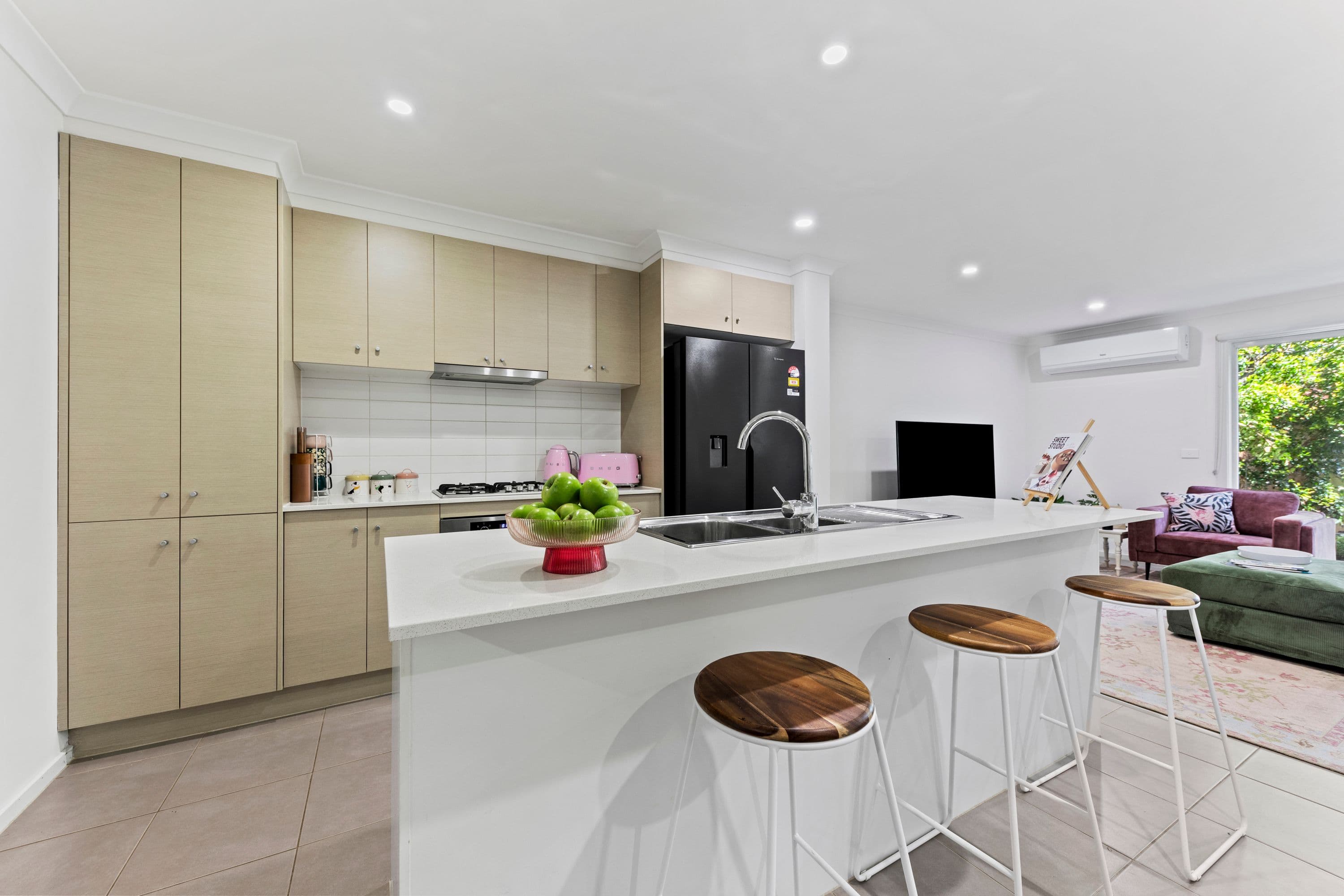 14 Debra Avenue, Pakenham VIC 3810, Pakenham - Thumbnail 2