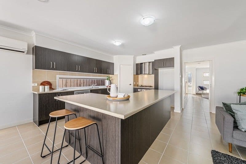 2 Tedesco Court, Werribee VIC 3030, Werribee - Thumbnail 2