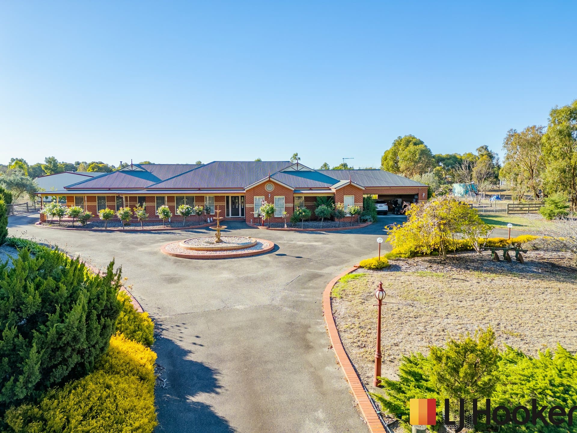 10 Rolling Meadows Drive, Sunbury, Sunbury - Thumbnail 3