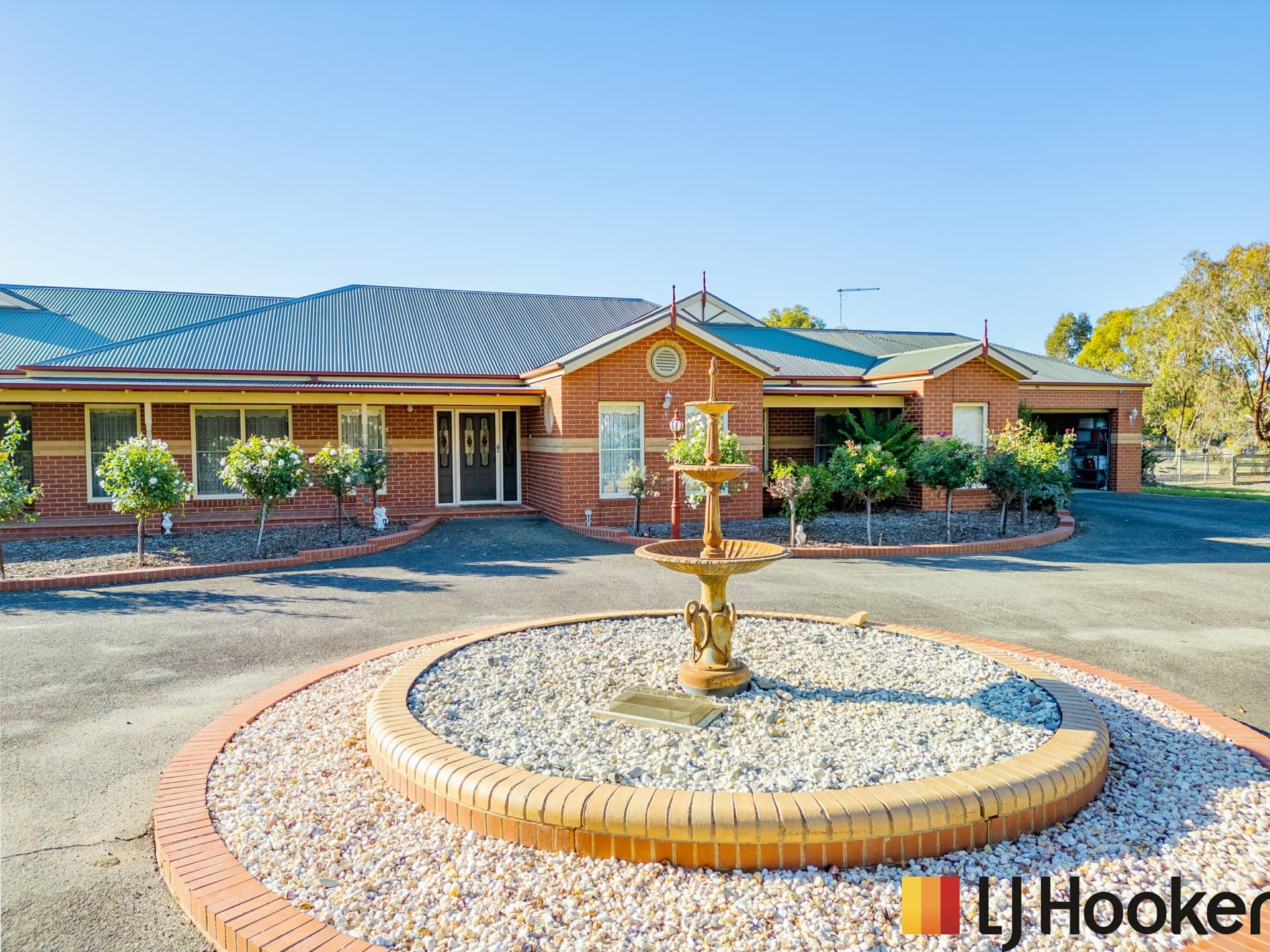 10 Rolling Meadows Drive, Sunbury, Sunbury - Thumbnail 4