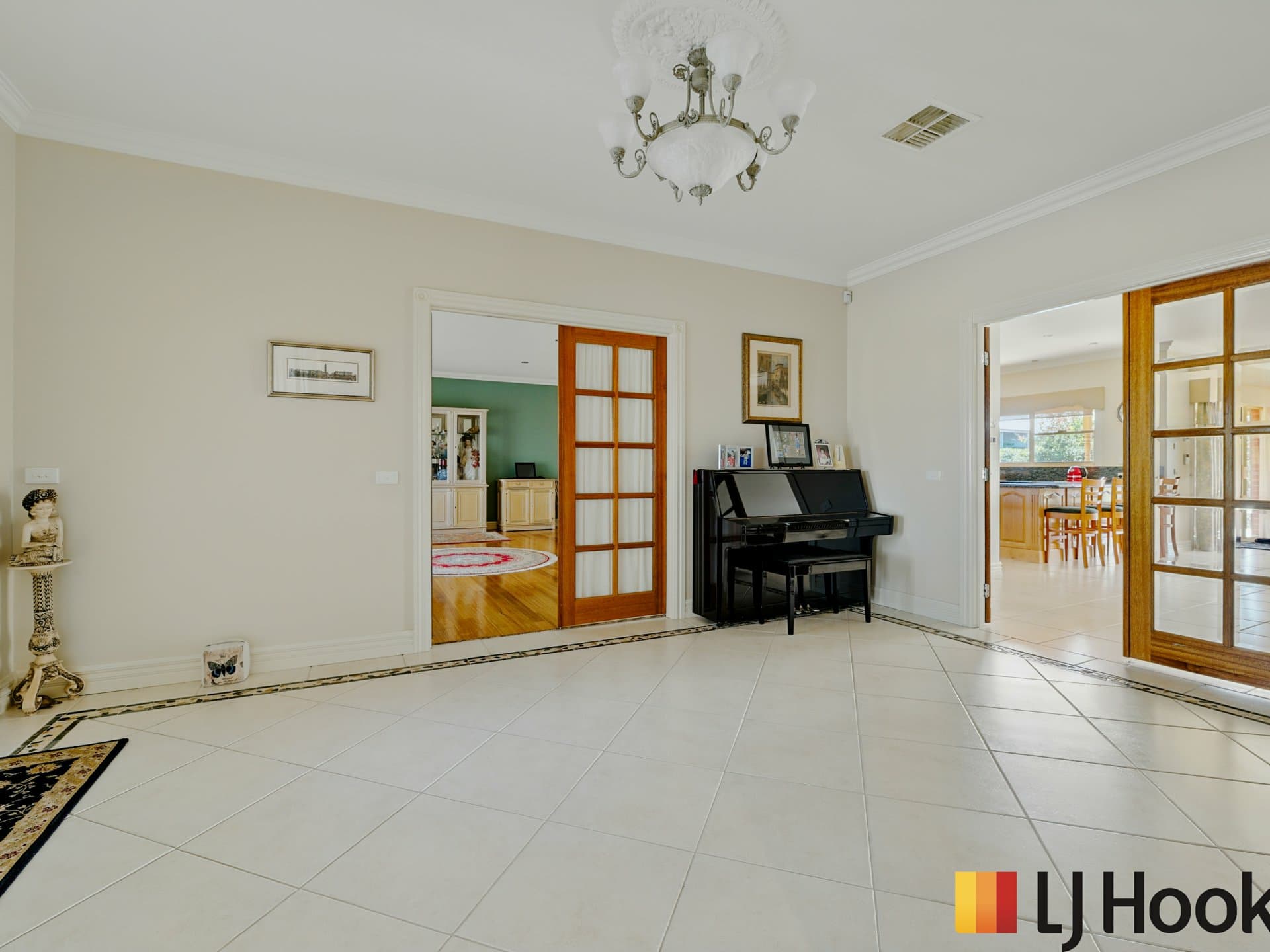 10 Rolling Meadows Drive, Sunbury, Sunbury - Thumbnail 8