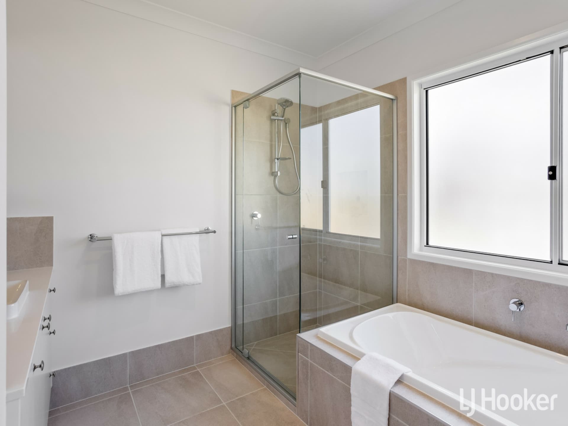 37 King Street, Woody Point, Woody Point - Thumbnail 8