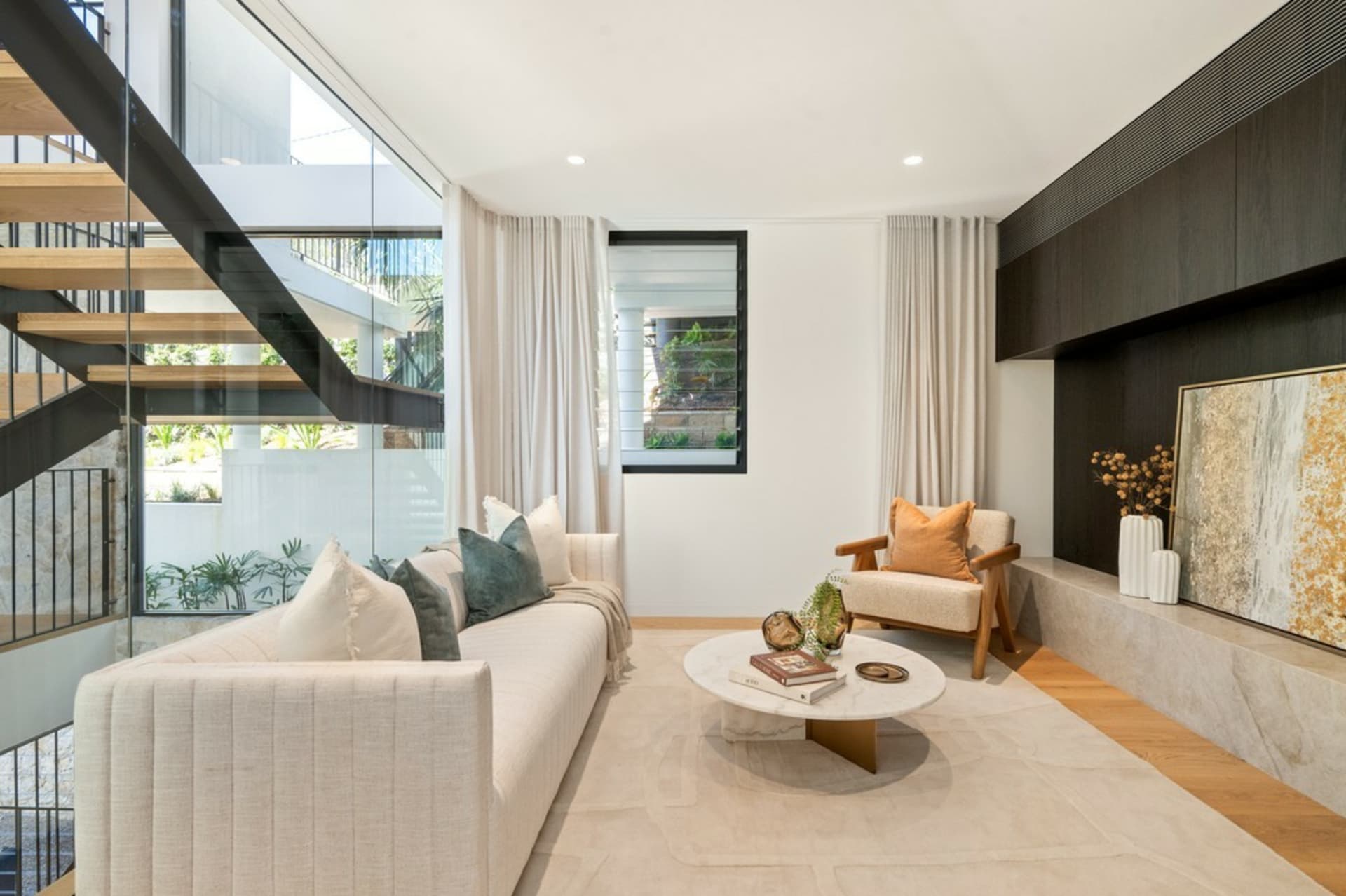 120 Prince Alfred Parade, Newport - Thumbnail 2