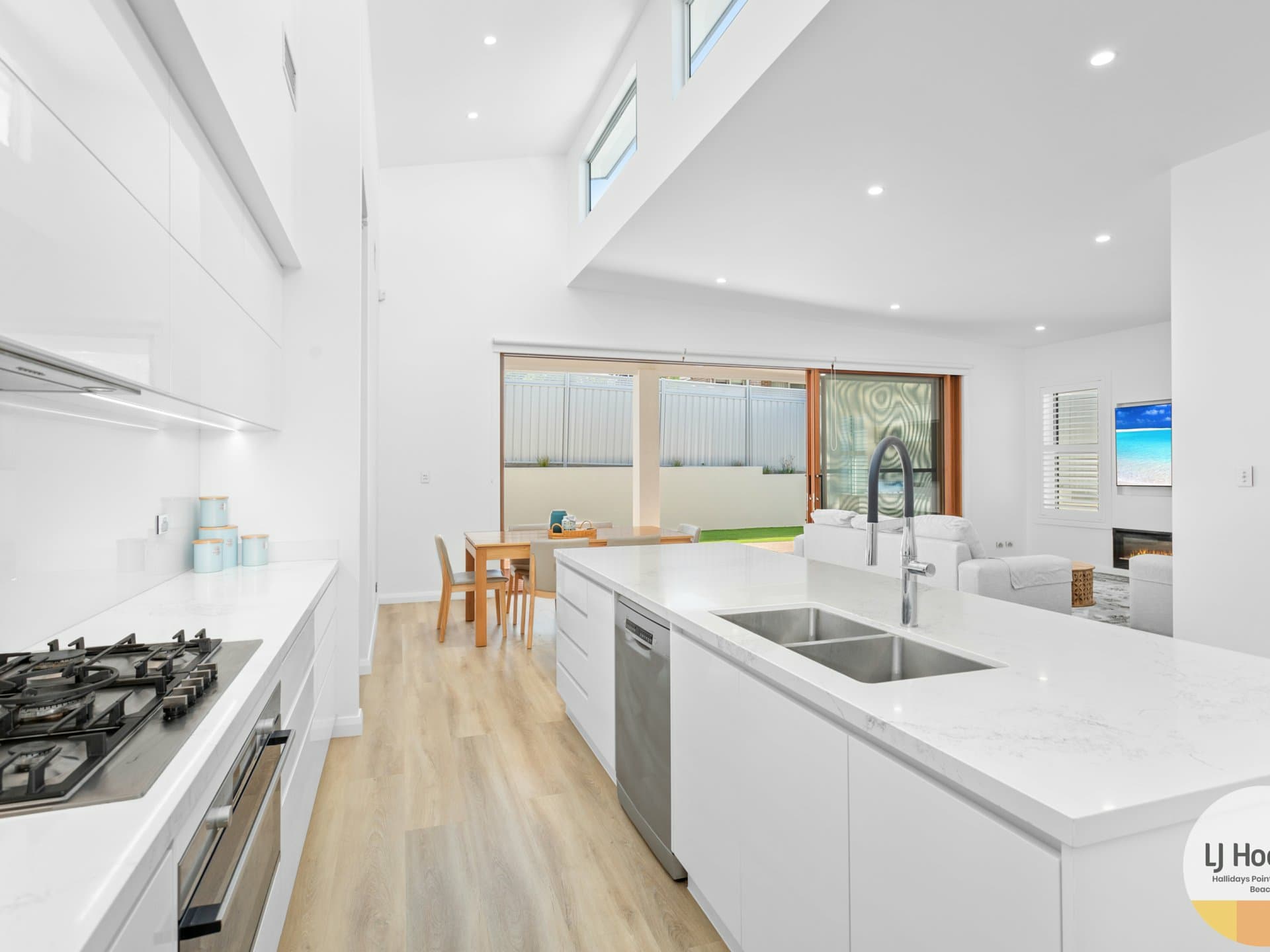 27 Shores Crescent, Diamond Beach, Diamond Beach - Thumbnail 2