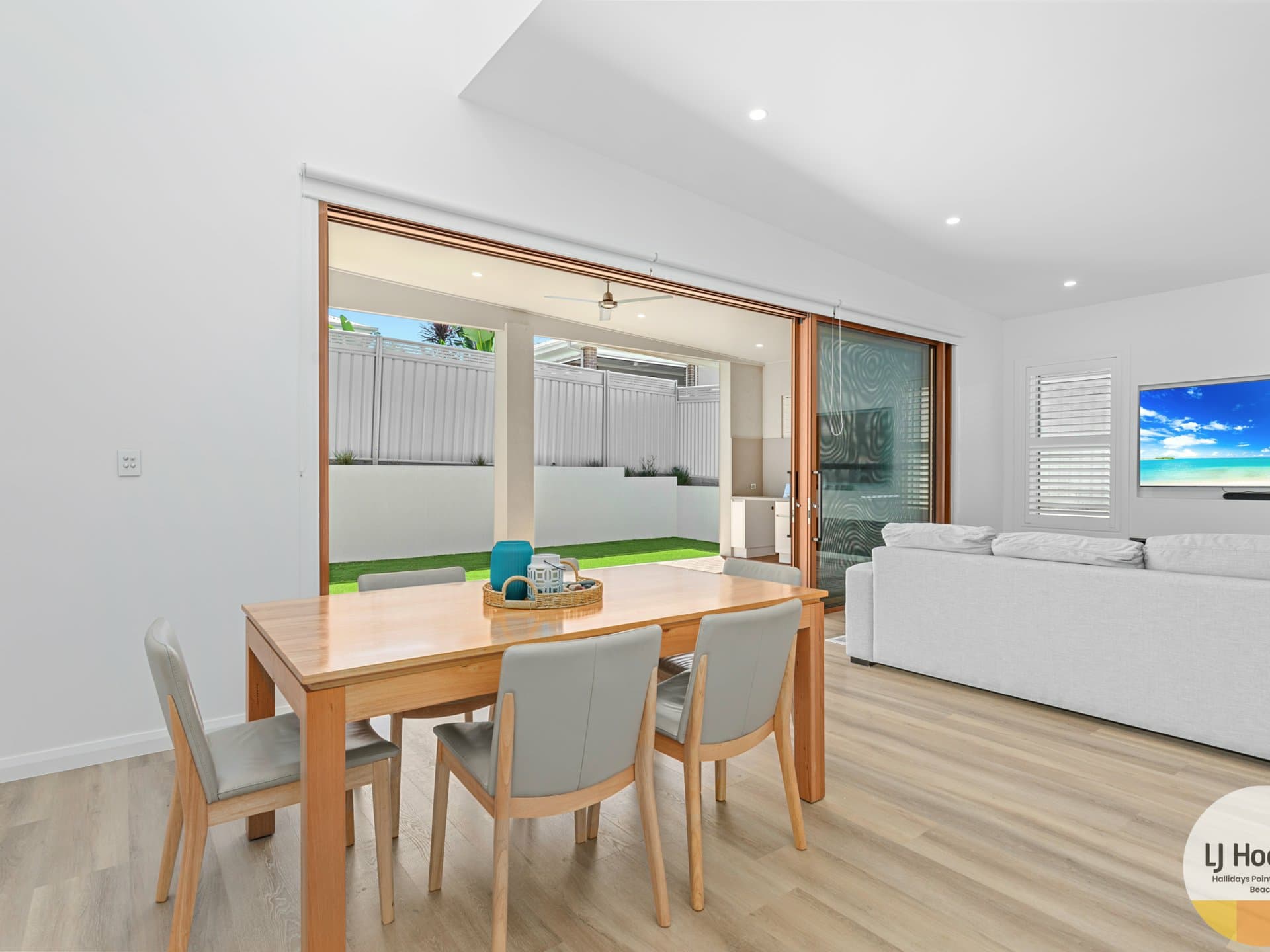 27 Shores Crescent, Diamond Beach, Diamond Beach - Thumbnail 4