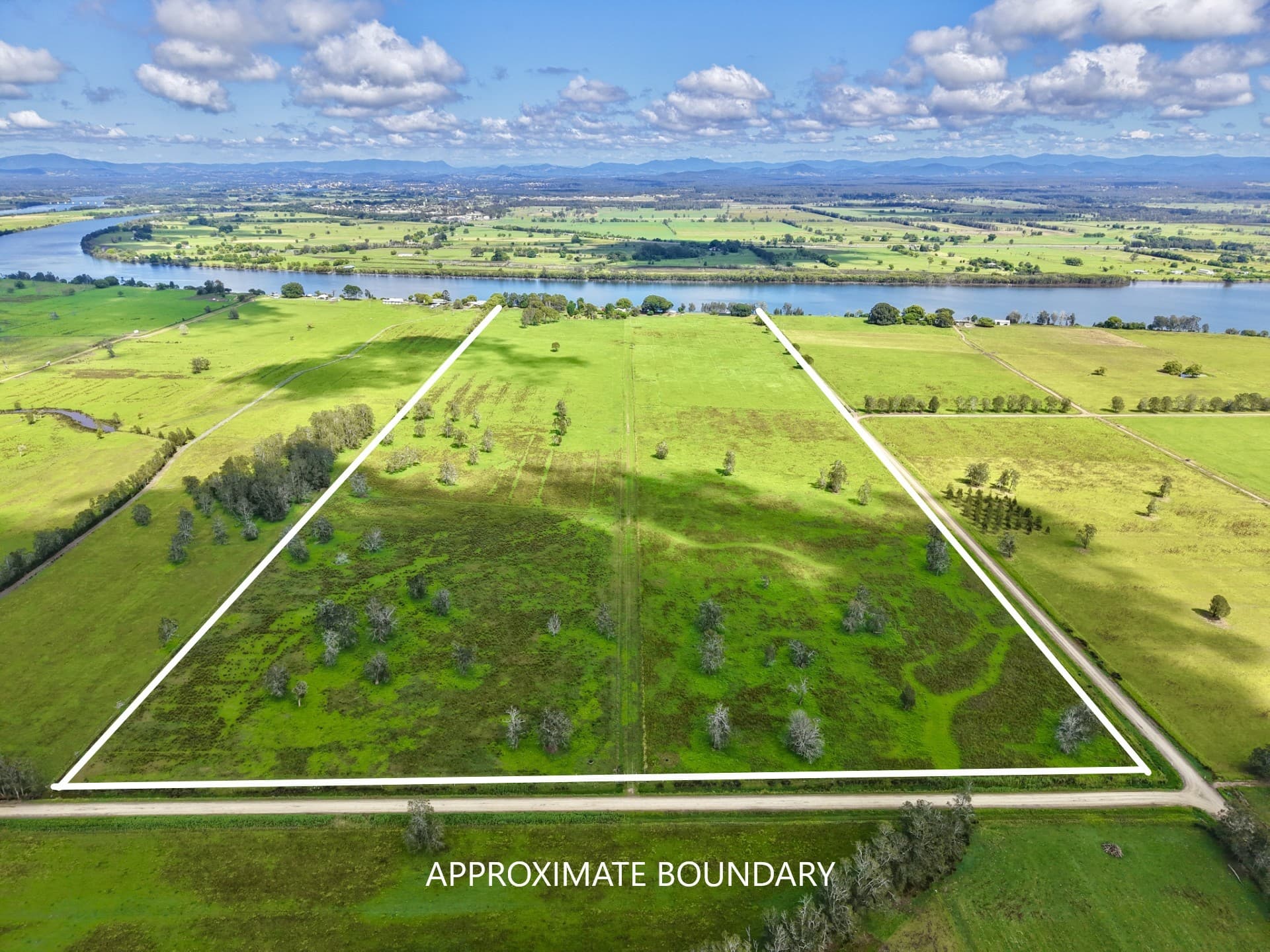 38 Allan Lane, Oxley Island, Oxley Island - Thumbnail 3